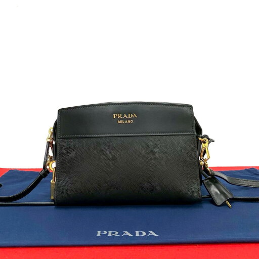 【ポイント2倍】極 美品 鍵付き PRADA プラダ ロゴ 金具 サフィアーノ レザー 本革 ミニ ショルダーバッグ ポシェット サコッシュ ブラック 40687【送料無料】【中古】 【ポイント2倍】極 美品 鍵付き PRADA プラダ ロゴ 金具 サフィアーノ レザー 本革 ミニ ショルダーバッグ ポシェット サコッシュ ブラック 40687【送料無料】【中古】