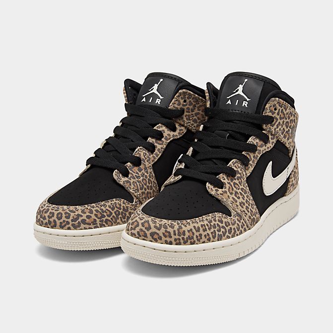 trois HOMMEのジョーダン1 キッズ/レディース バッシュ Air Jordan 1 Mid SE GS スニーカー Black/Pale Ivory/Desert Ore｜アングル2