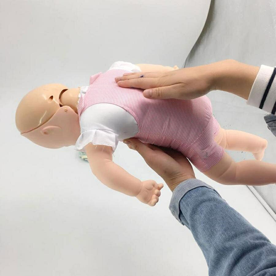 TR online storeの【全品5%ポイント】心肺蘇生訓練用人形、ベビー梗塞モデル、乳児用気道閉塞およびCPRモデル、気道梗塞応急処置モデル｜アングル2