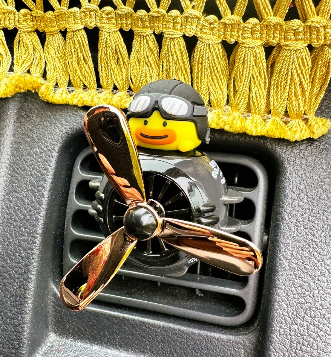 【プロペラマスコット　ブラック　芳香剤付】エアコンの吹き出し口に装着するとプロペラがクルクル回る♪