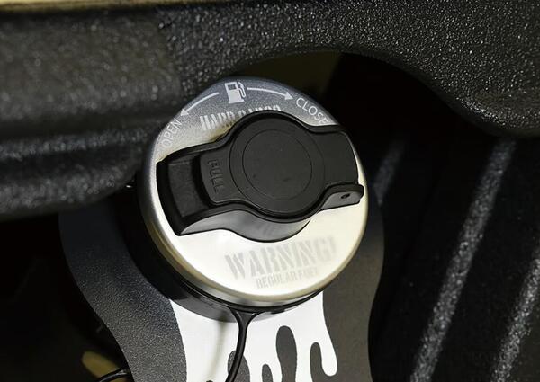 【軽トラック用フューエルキャップ　シルバー】ハードカーゴ　軽トラ　カスタマイズ　ベルト