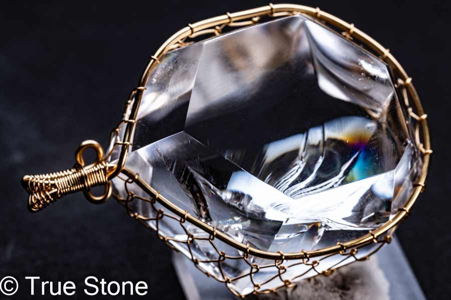 アイリスクォーツ レインボー水晶 ペンダントトップ 49g レインボークリスタル 虹水晶 虹入り水晶 レインボークォーツ 天然石