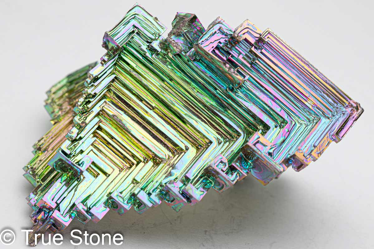 ビスマス 人工結晶 重量 130g 元素記号 Bi 原子番号 83 天国への階段 虹色の階段 宇宙要塞 金属結晶