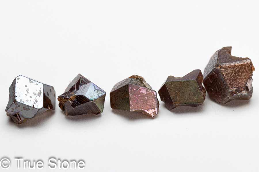 奈良県 吉野郡 天川村 行者還岳 産 レインボーガーネット 5個詰め合わせセット ガーネット 天然石 原石 パワーストーンのサムネイル