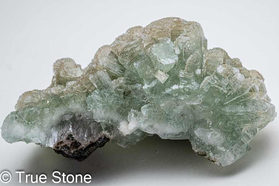 希少 グリーン アポフィライト クラスター 魚眼石 177g 天使の水晶 フィッシュ・アイ・ストーン パワーストーン 天然石 原石