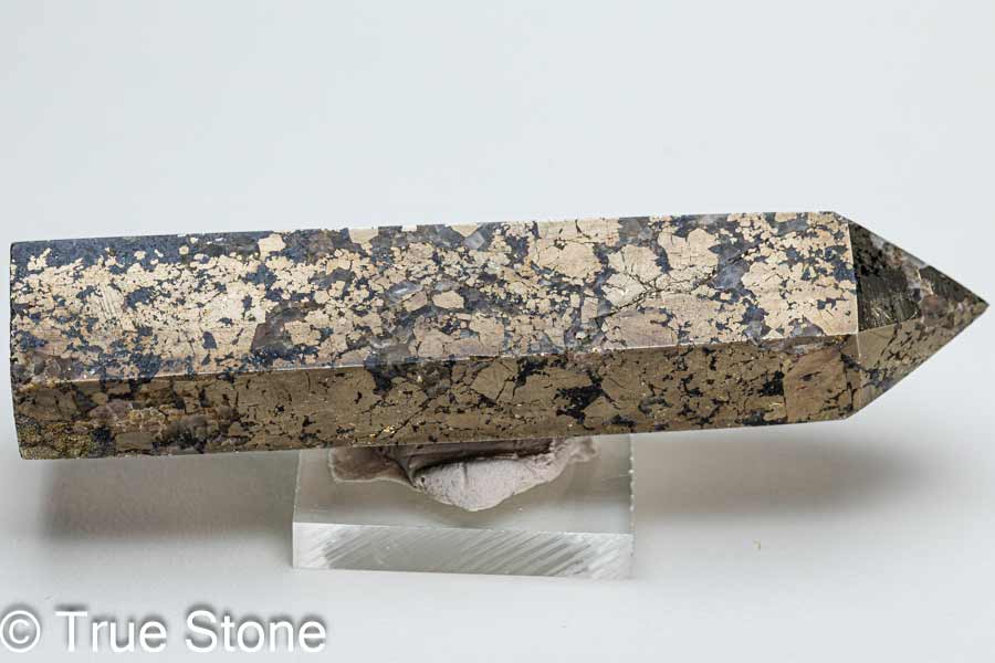 True Stoneのペルー ワンサラ鉱山 天然 パイライト 石英脈入り 六角柱 タワー 黄鉄鉱 硫化鉱 酸化鉱 マグネタイト｜アングル3