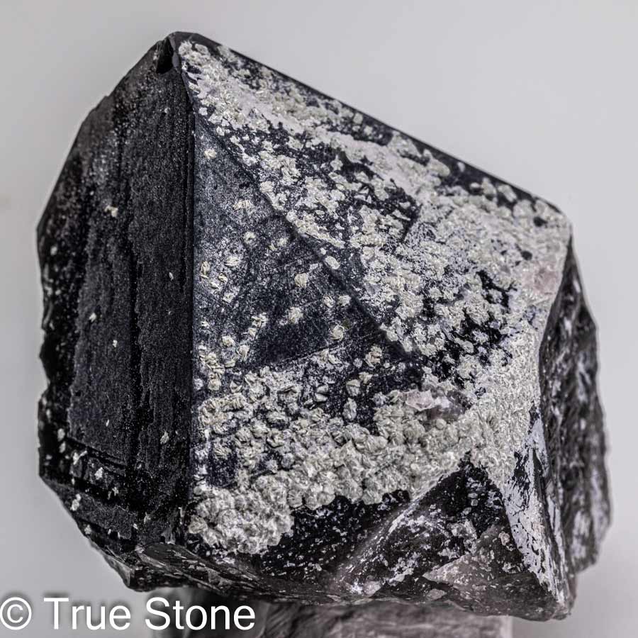 【彫刻ビーズ・彫りビーズ】ブラックオニキス 12mm 彫刻ビーズ 蓮花 白彫り 【彫刻 一粒売りビーズ】 天然石 パワーストーン / インペリアルオーラ おしゃれ かわいい オシャレ 可愛い プレゼント ギフト 贈り物