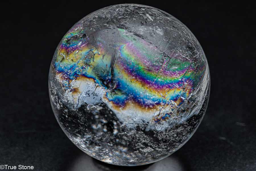 【一点物】虹の結晶 アイリスクォーツ 丸玉 内包クラックが描く 天然 レインボー クリスタル 5センチ 台座付属