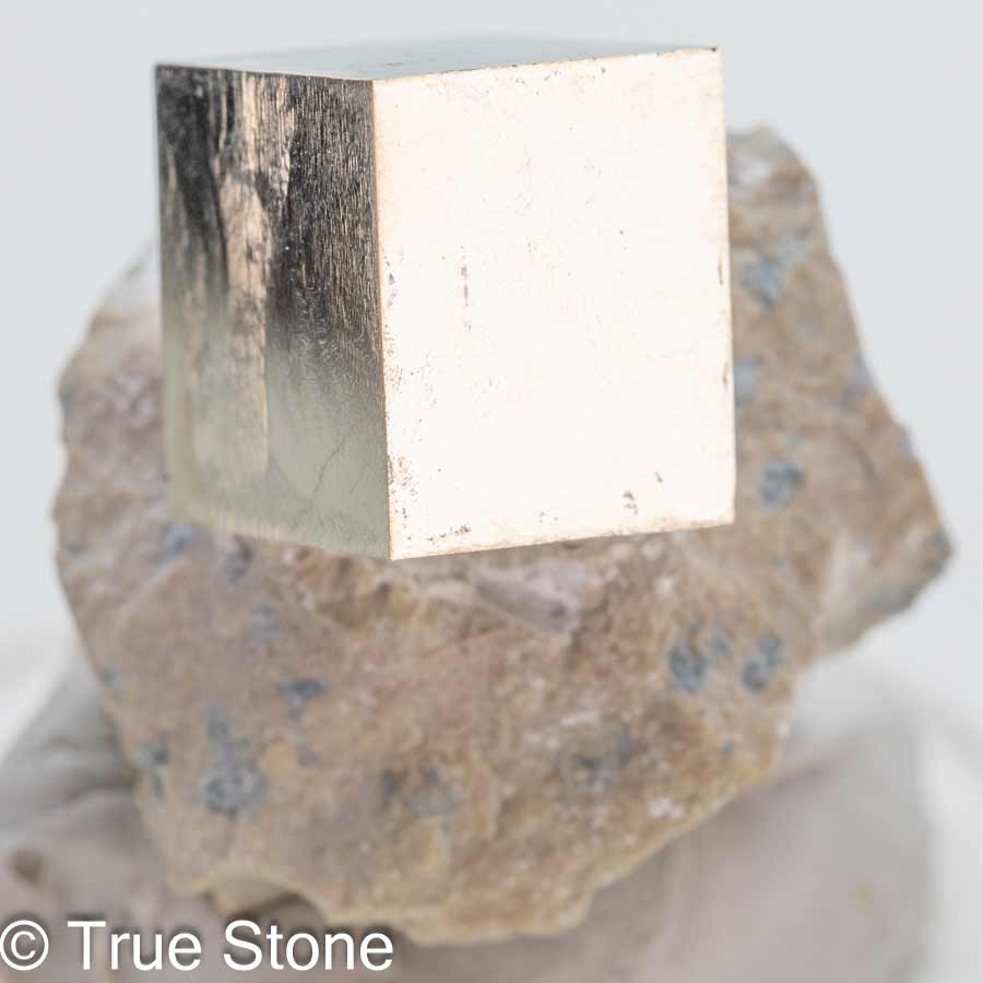 一点物でお届け スペイン ナバフン産 キュービックパイライト 結晶 パイライト 母岩付き ビクトリア鉱山 ヴィクトリア 原石