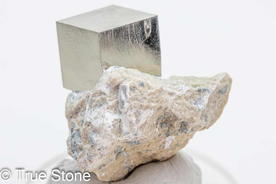 一点物でお届け スペイン ナバフン産 キュービックパイライト 結晶 パイライト 母岩付き ビクトリア鉱山 ヴィクトリア 原石