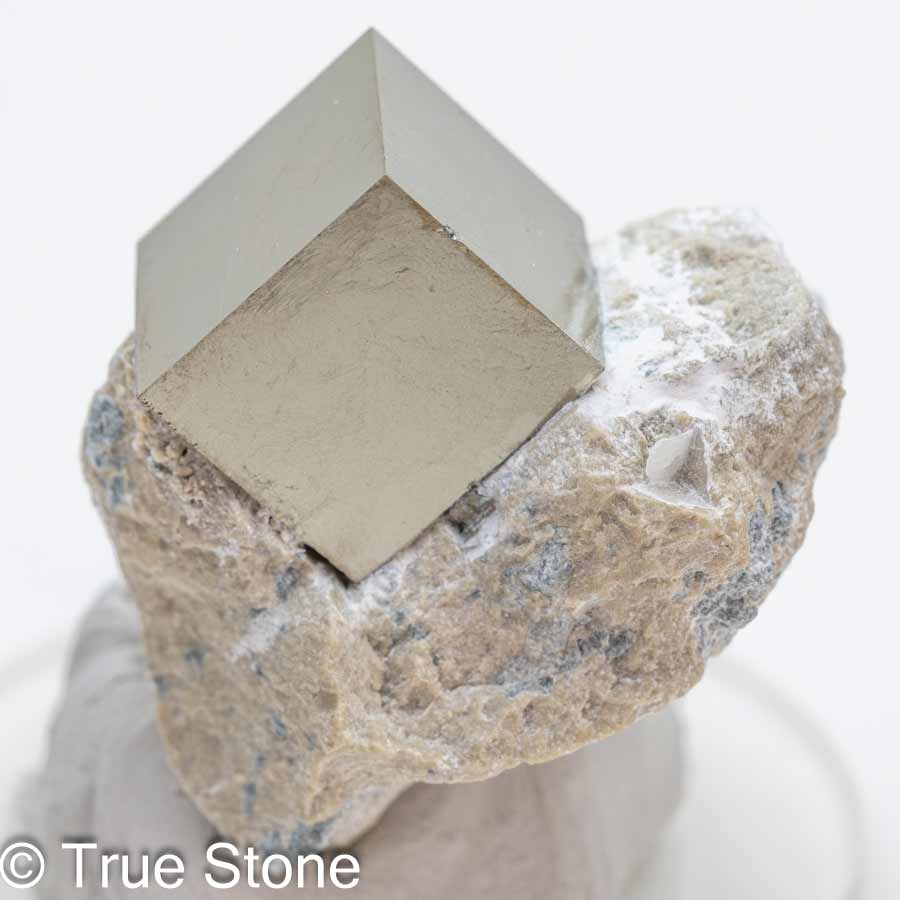 一点物でお届け スペイン ナバフン産 キュービックパイライト 結晶 パイライト 母岩付き ビクトリア鉱山 ヴィクトリア 原石