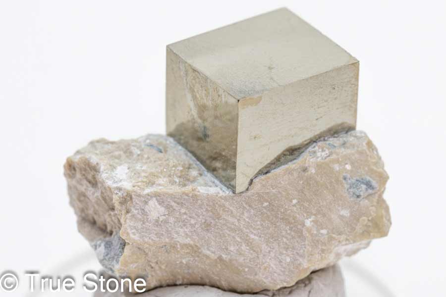 一点物でお届け スペイン ナバフン産 キュービックパイライト 結晶 パイライト 母岩付き ビクトリア鉱山 ヴィクトリア 原石