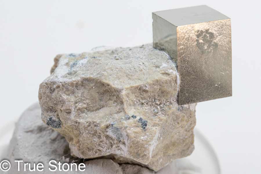 一点物でお届け スペイン ナバフン産 キュービックパイライト 結晶 パイライト 母岩付き ビクトリア鉱山 ヴィクトリア 原石