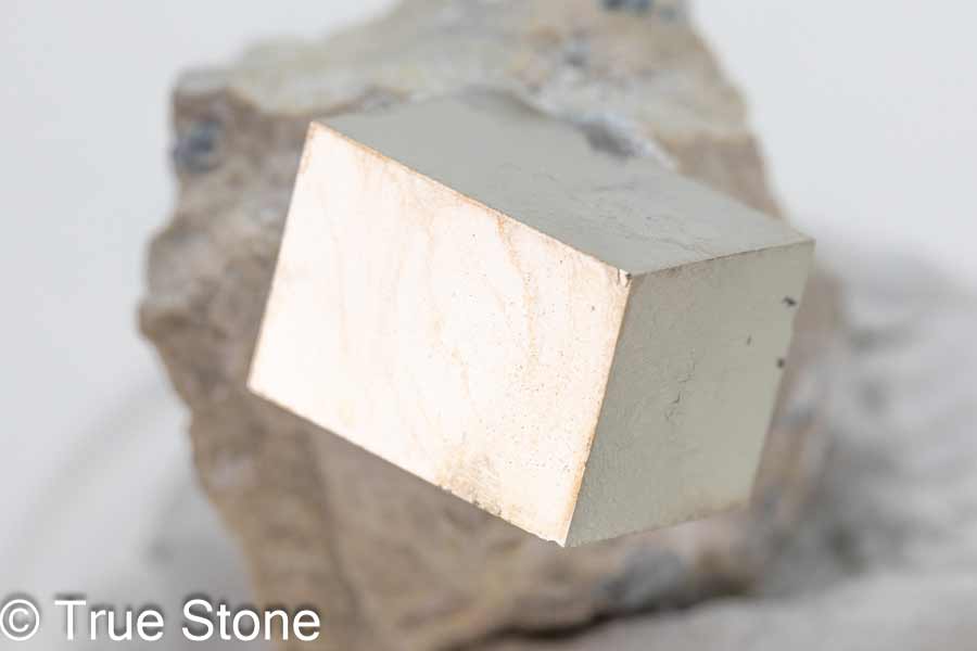 一点物でお届け スペイン ナバフン産 キュービックパイライト 結晶 パイライト 母岩付き ビクトリア鉱山 ヴィクトリア 原石