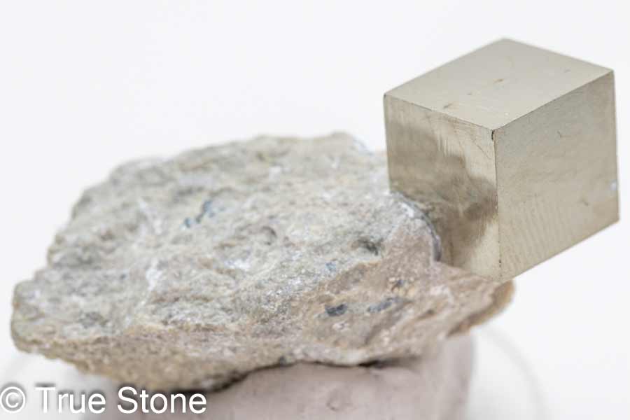 一点物でお届け スペイン ナバフン産 キュービックパイライト 結晶 パイライト 母岩付き ビクトリア鉱山 ヴィクトリア 原石