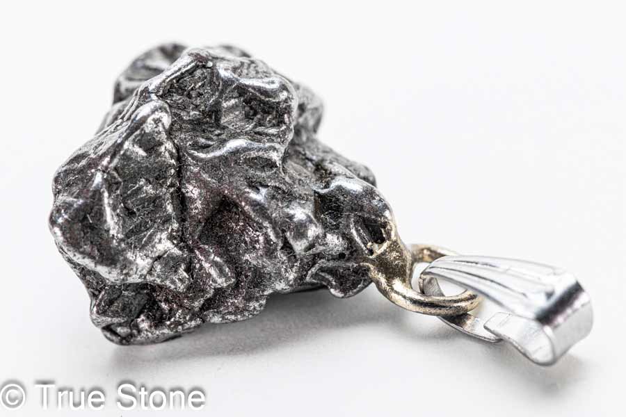 【バラ売り】ロッククリスタル［水晶］・彫刻ビーズ◆8mm玉◆・アルファベット【W】～素彫り～〈1玉〉・パワーストーン・天然石・お守り・ハンドメイド・手作り・パーツ・☆無色透明な神秘的魅力に満ちた石☆