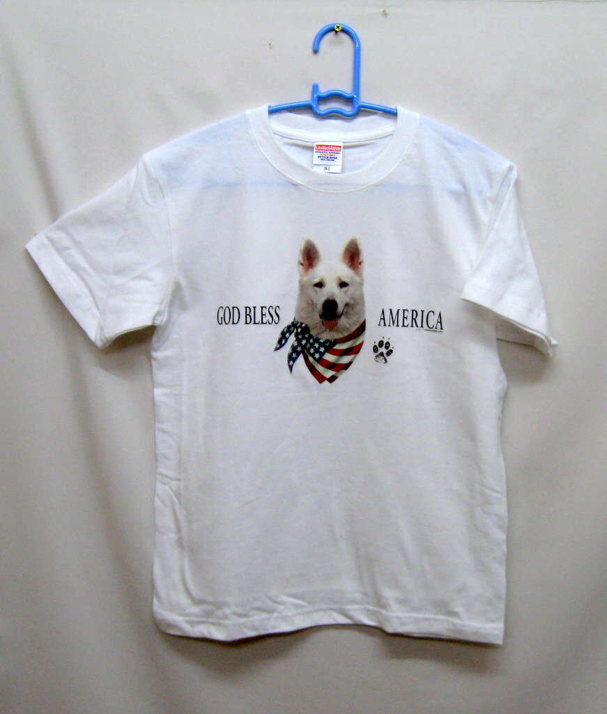 楽天犬と動物　トラストワンポイントジャーマンシェパード （ホワイト・バンダナ） tシャツ 半袖 カットソー 丸首型 クルーネック 綿100％ トップス レディース メンズ シンプル かわいい おしゃれ イベント お揃い ドッグ 犬 犬柄 いぬ 犬プリント 犬種別 犬グッズ 父の日