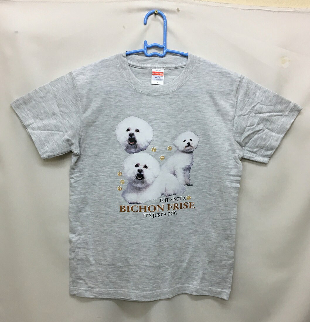 ラブラドール柄が、プリントされた半袖TシャツですTシャツの素材　綿100％　アッシュのみ綿95％ポリエステル5％6.2オンスの厚手S 着丈63cm 身幅47cm 肩幅42cm 袖丈18cmM 着丈68cm 身幅52cm 肩幅46cm 袖丈22cmL 着丈72cm 身幅55cm 肩幅50cm 袖丈22cmXL 着丈75cm 身幅60cm 肩幅55cm 袖丈23cm＊首元は、ダブルルステッチリブの為、何度洗濯しても伸びにくくなっています。＊縫製前の生地に、水洗いとタンブル乾燥を施す「防縮加工」済み。洗濯後も型くずれしにくいのが特徴です。＊「コーマ糸」を使用しているので、毛羽立ちを抑え、肌触りがなめらかなTシャツです。＊この絵柄は、どのようなカラーの商品にもプリントで　きます。