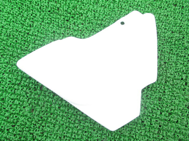 CB400SB サイドカバー 左 ホンダ 純正 バイク 部品 ペイント素材に 割れ欠け無し 車検 Genuine 【中古】 79