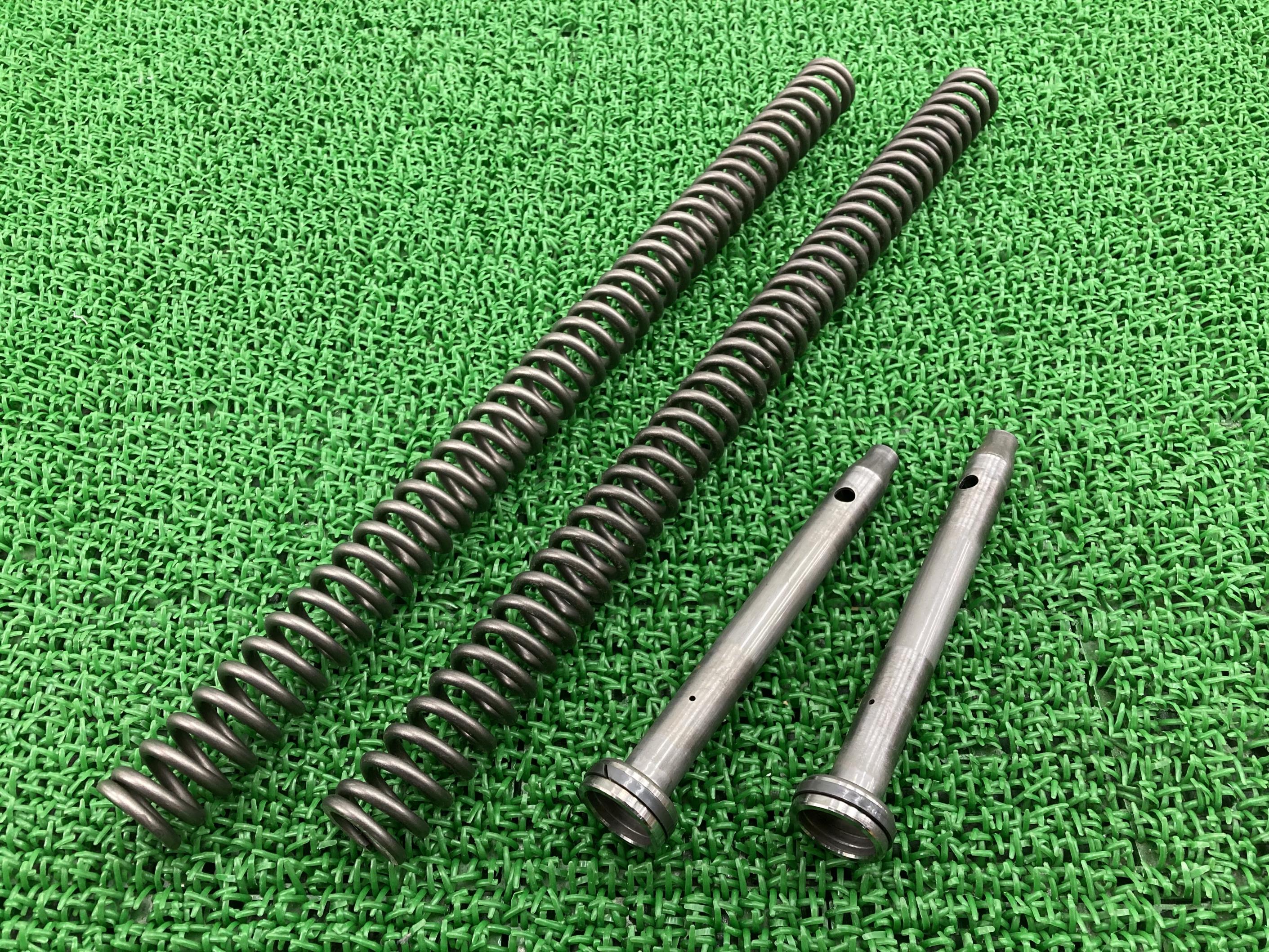 ツーリング フロントフォークスプリング 左右 ハーレー 純正 バイク 部品 エレクトラグライド ロードグ..