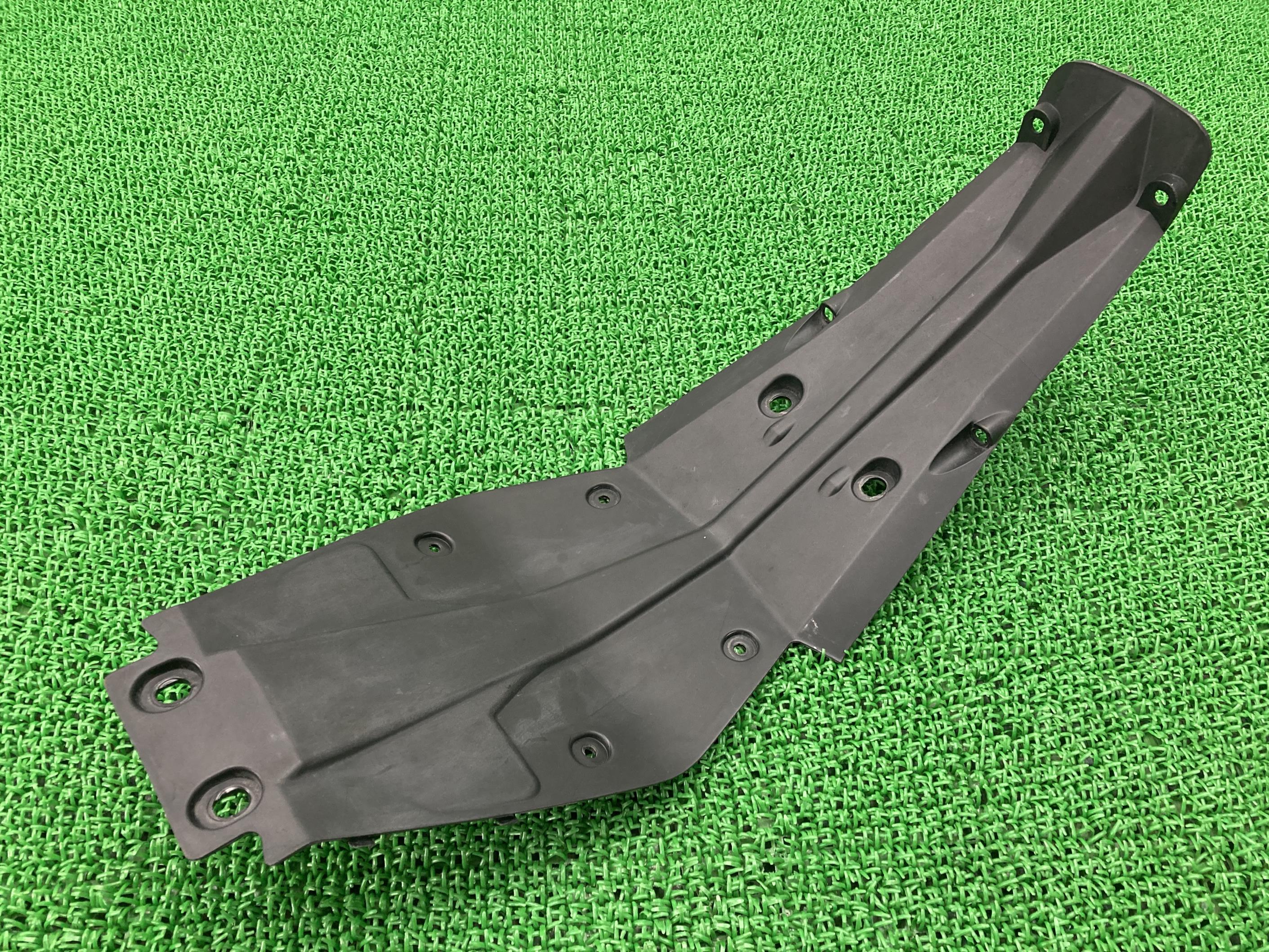 390デューク インナーリアフェンダー KTM 純正 バイク 部品 125デューク 割れ欠けなし そのまま使える 車検 Genuine 【中古】