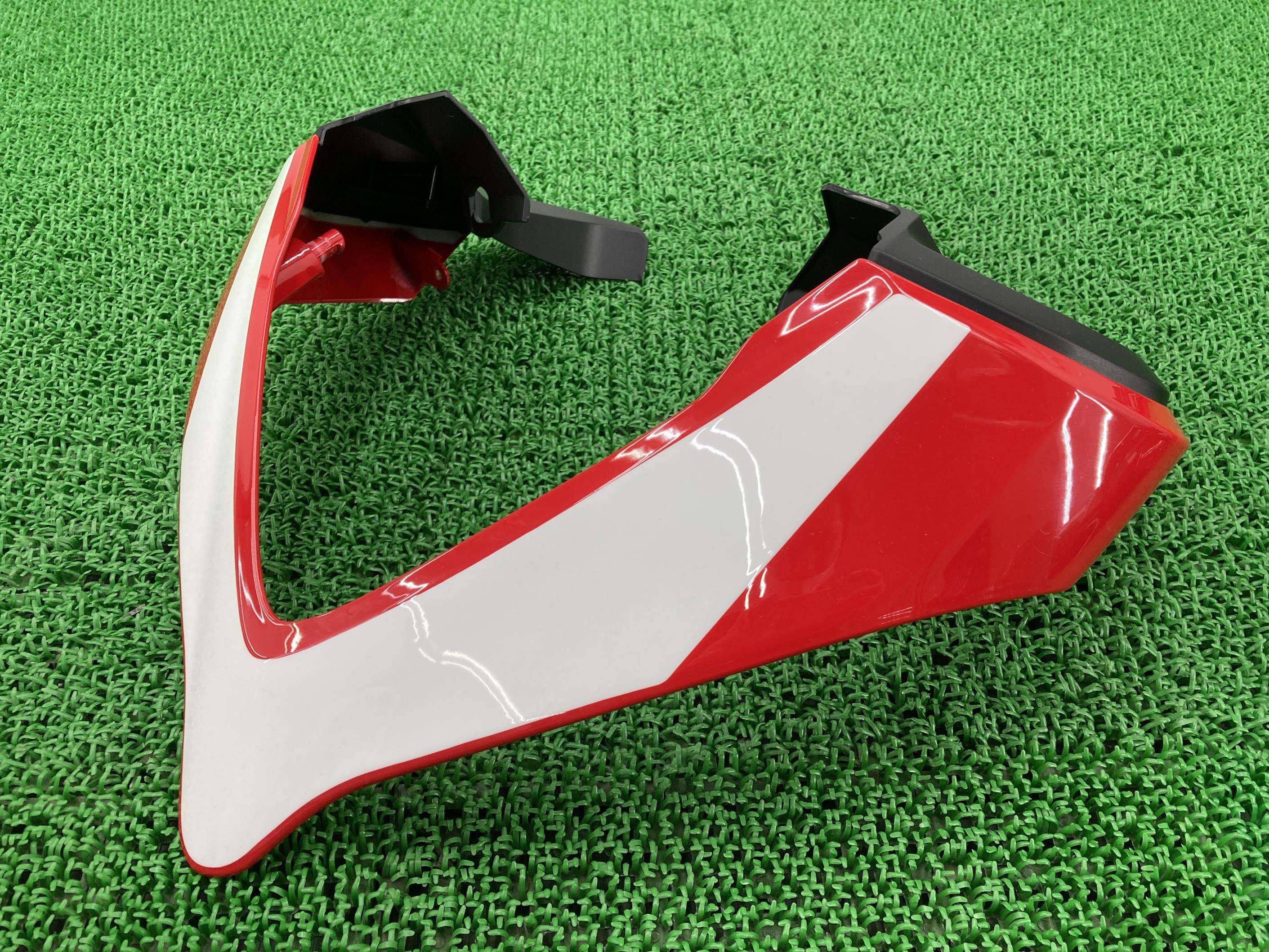 ムルティストラーダ1200パイクスピーク フロントカウル 赤/白 ドゥカティ 純正 バイク 部品 コケキズ無し 割れ欠け無し そのまま使える 車検 Genuine 【中古】