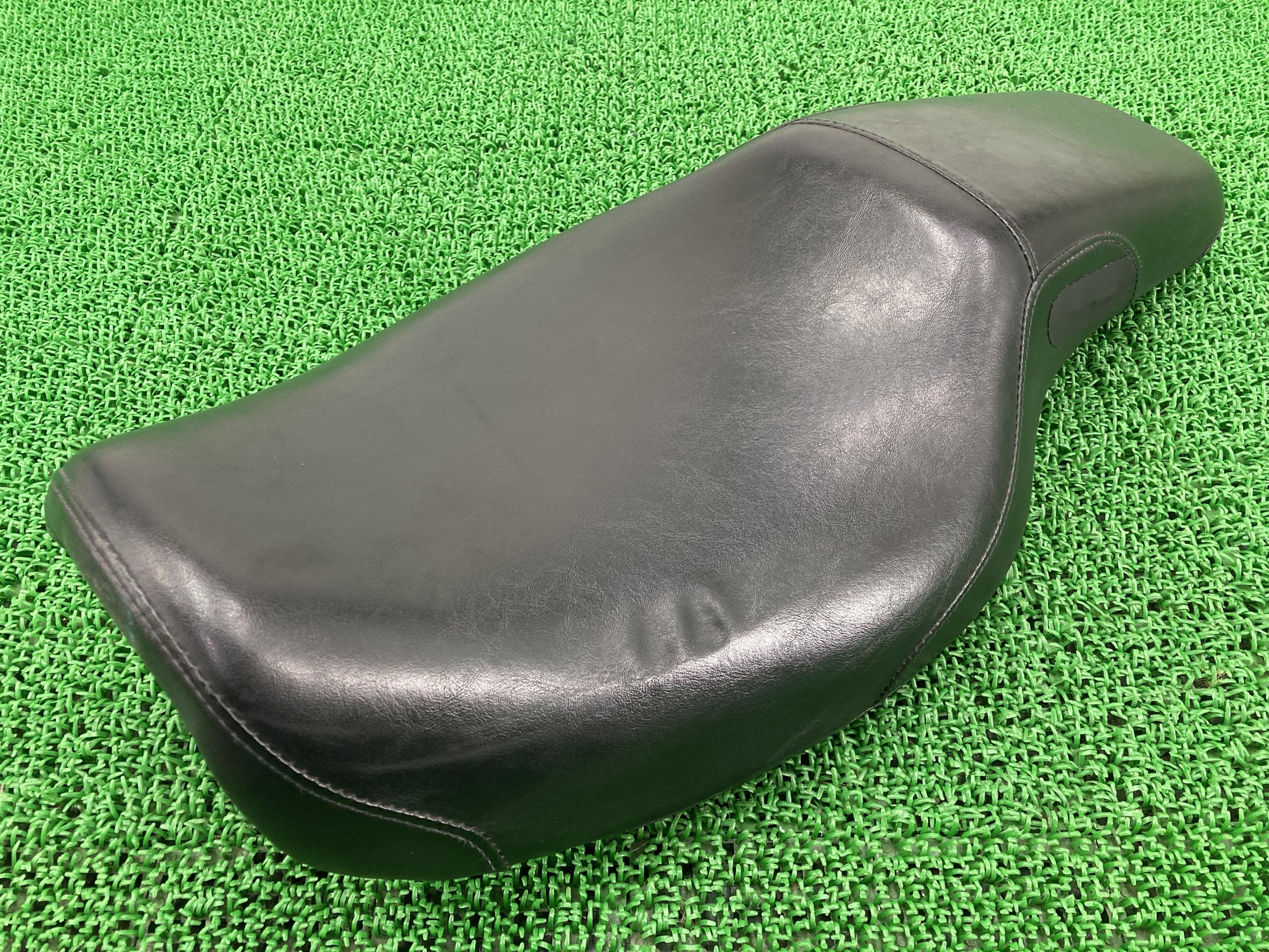 XLH883シートハーレー純正バイク部品1996年式外し1HD4CAM12TY214***破れ無し修復素材や張替えベースにスポーツスター車検Genuine【中古】