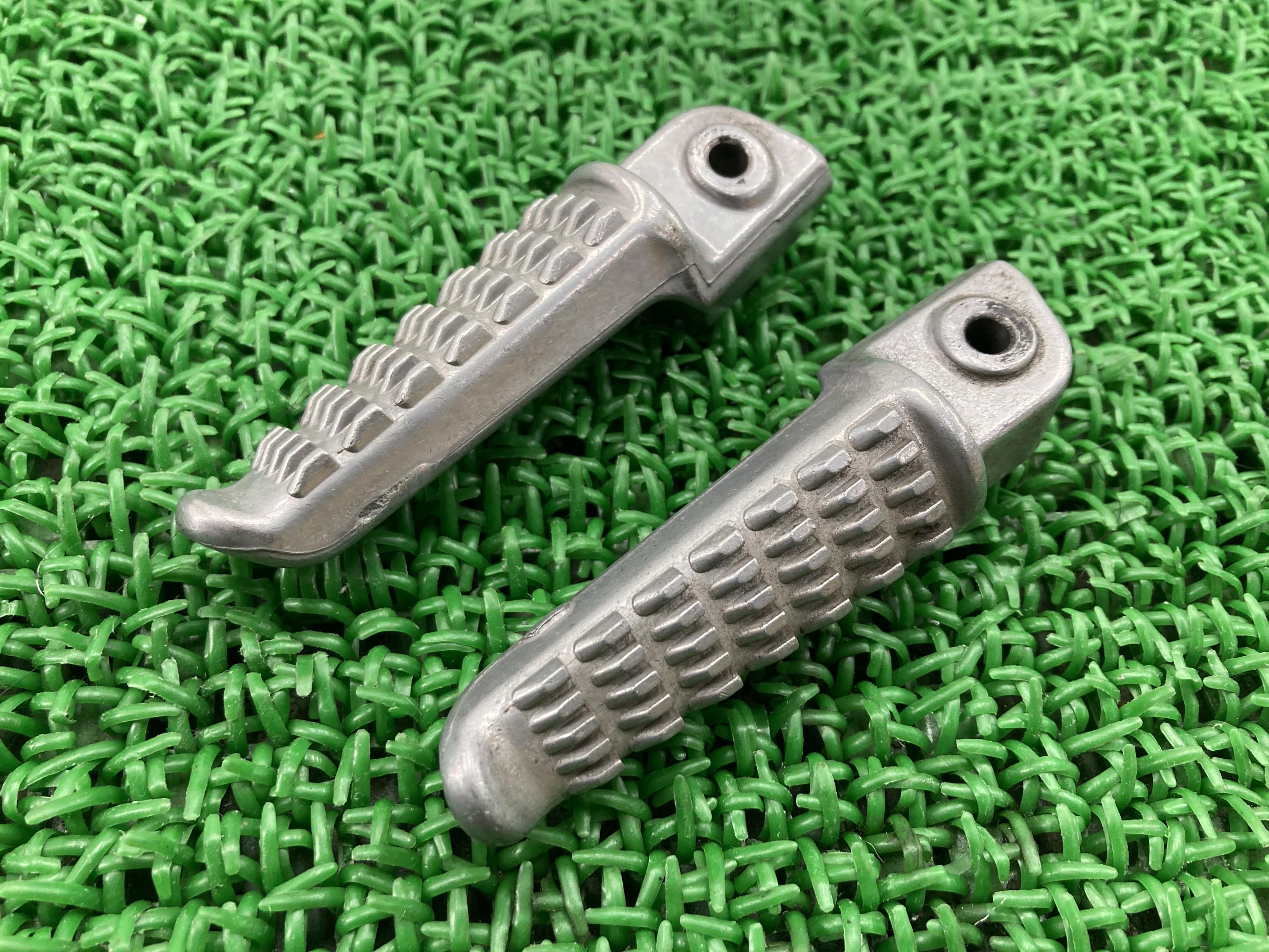 ZRX1200DAEG タンデムステップ 左右 カワサキ 純正 バイク 部品 2009年式外し ZRT20D-001*** 1480 1481 車検 Genuine 【中古】