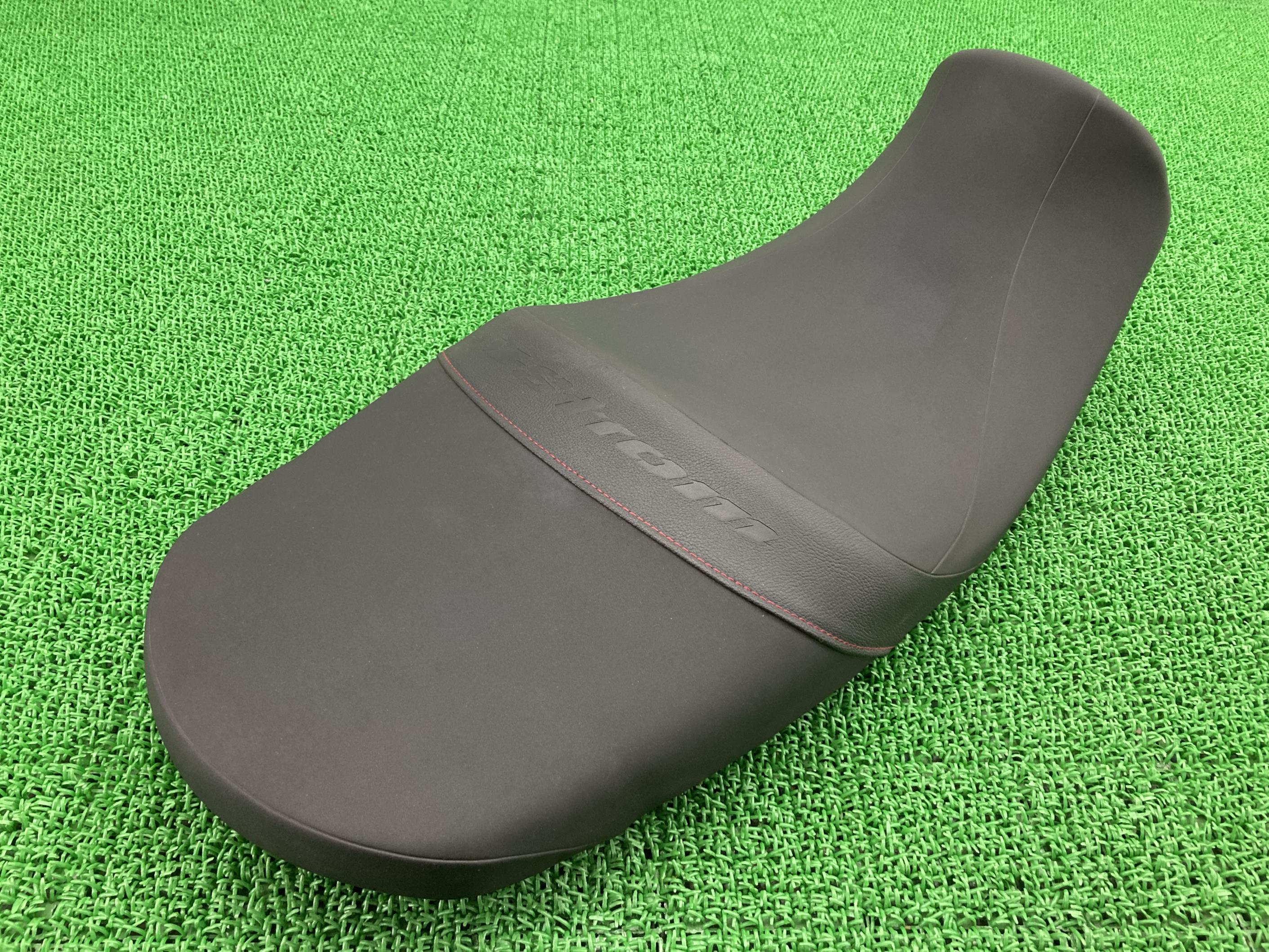 Vストローム650 シート スズキ 純正 バイク 部品 VP56A 破れなし ノーマルシート 車検 Genuine 【中古】