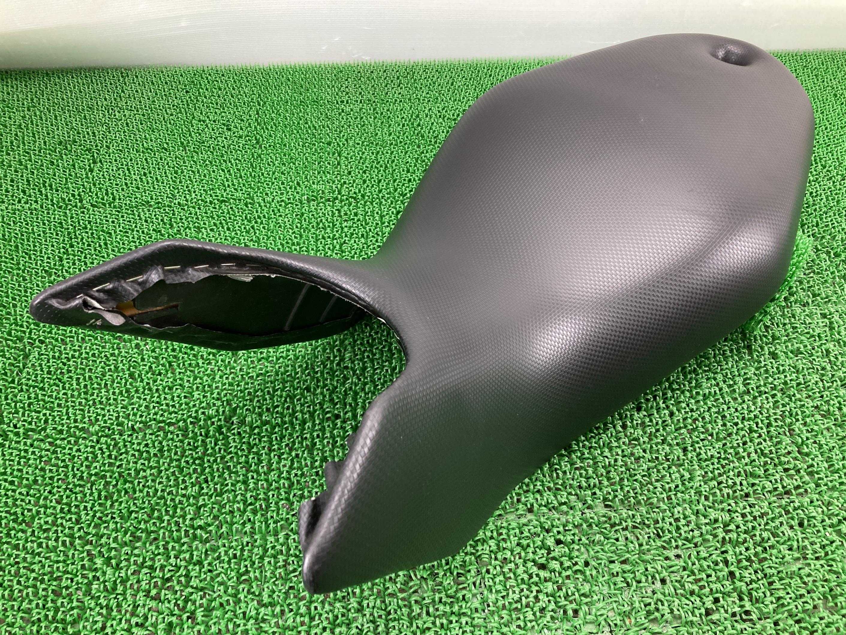 ハイパーモタード796 シート 59610602.A ドゥカティ 純正 バイク 部品 張替え済 破れ無し 品薄 希少品 ノーマルシート 車検 Genuine 【中古】 xP