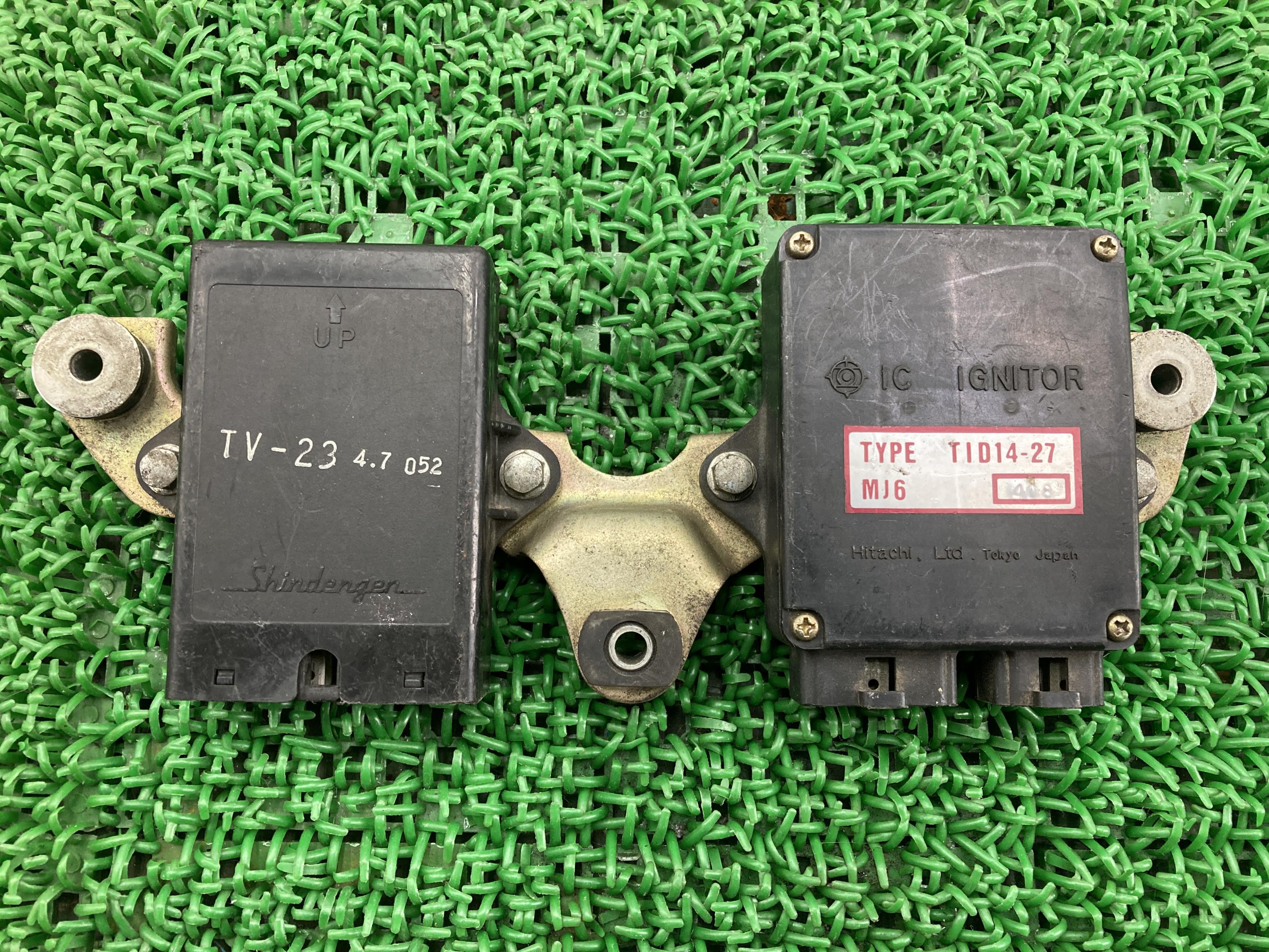 CBR400F イグナイター ホンダ 純正 バイク 部品 レブコントロールユニット ステー付き 割れ欠け無し 修復素材に ノーマル戻しに 車検 Genuine ...