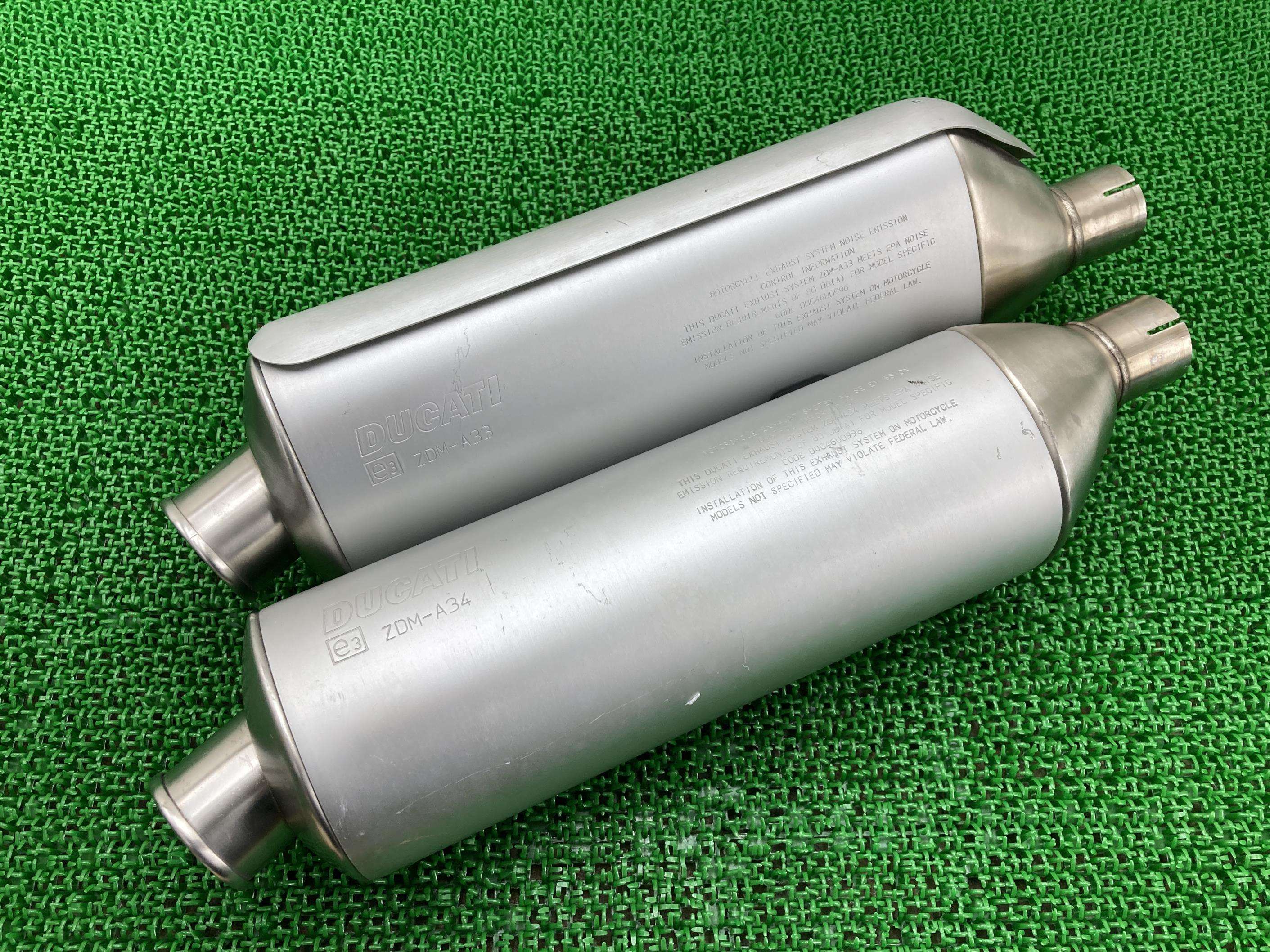 MS4R サイレンサーマフラー 573.1.077.1A/573.1.078.1A ドゥカティ 純正 バイク 部品 573.1.077.1A 573.1.078.1A コケキズ無し 品薄 希少品 車検 Genuine 【中古】 fE