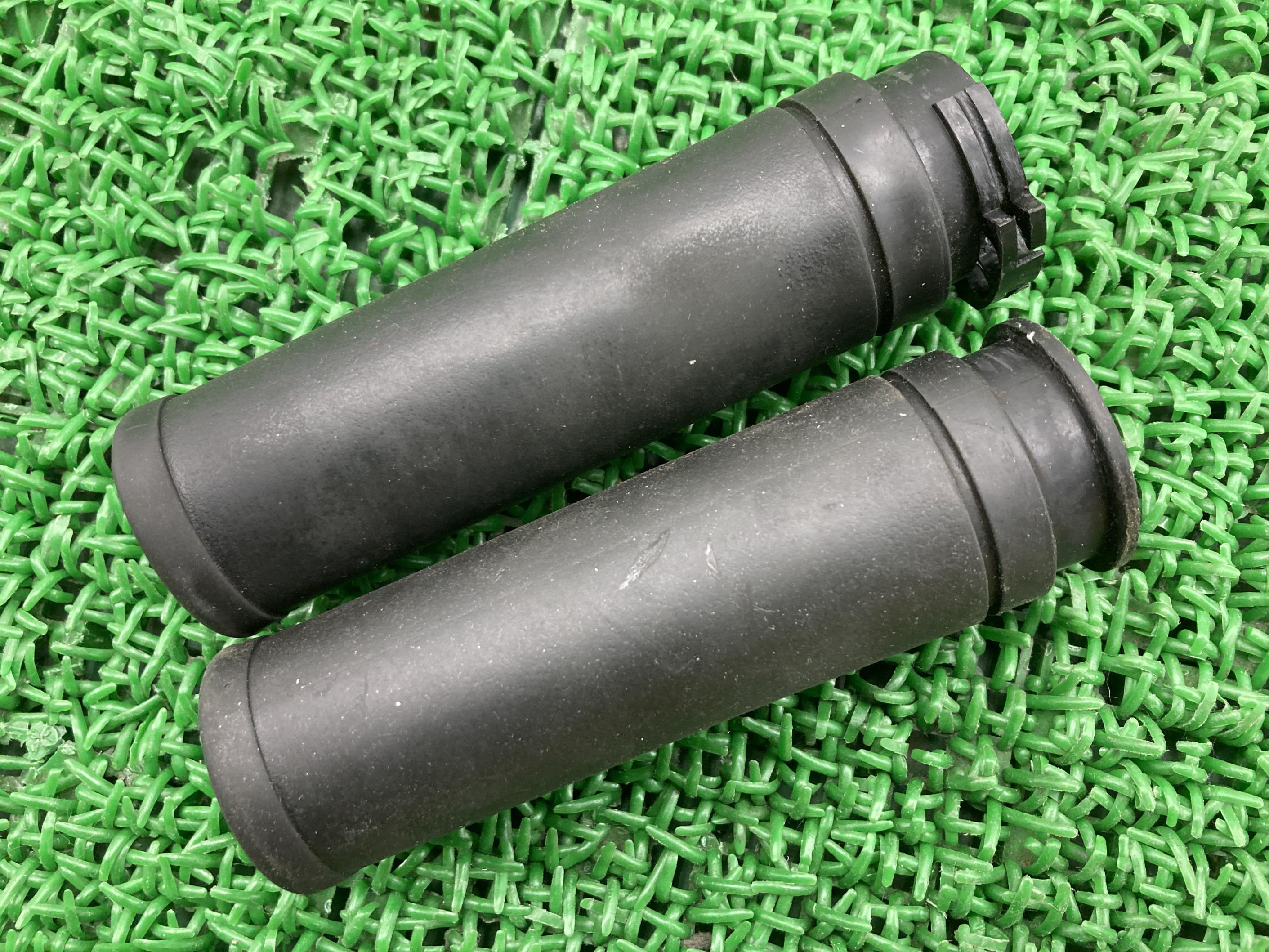 グリップ左右ハーレー純正バイク部品08年以降のソフテイルダイナツーリングに対応FLFBSFLHFLHR車検Genuineエレクトラグライドストリートグライドロー...