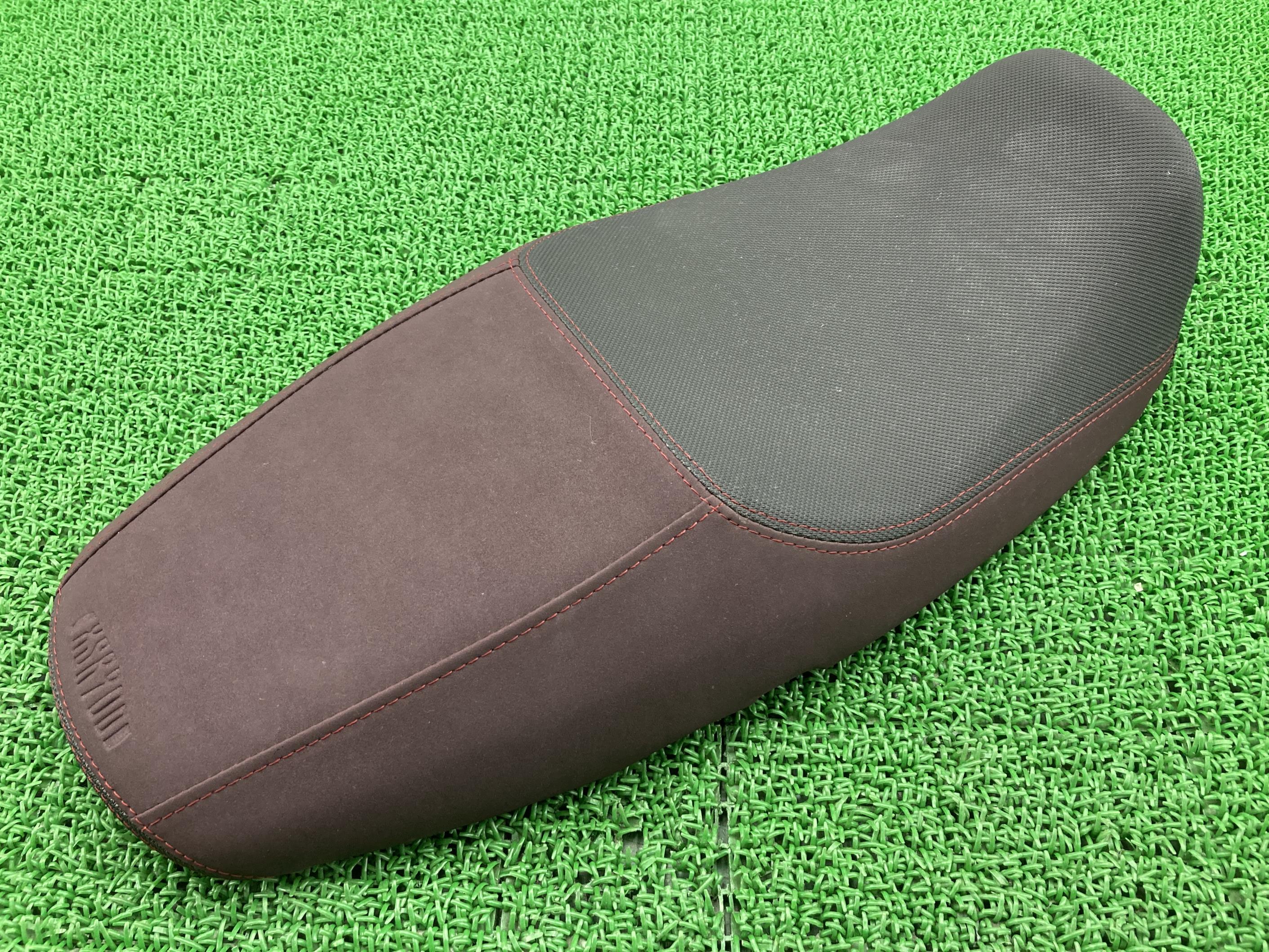 XSR900 シート ヤマハ 純正 バイク 部品 2016年モデル マットグレーメタリック3 シルバーカラー 破れ無し そのまま使える 車検 Genuine 【中古】