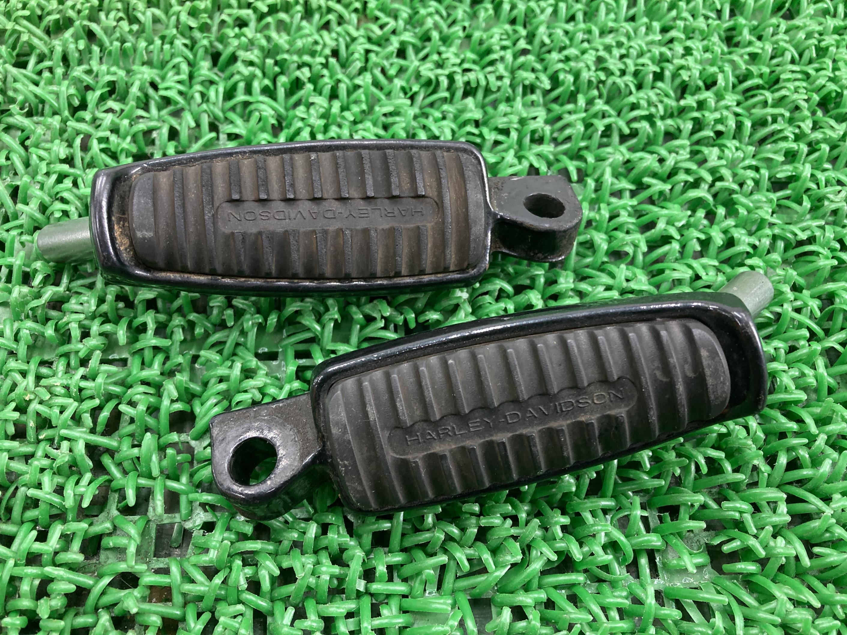 XL883Nステップペグハーレー純正バイク部品フットペグVRSCDXVRSCRXL1200NXL1200NSXL883L車検Genuine【中古】