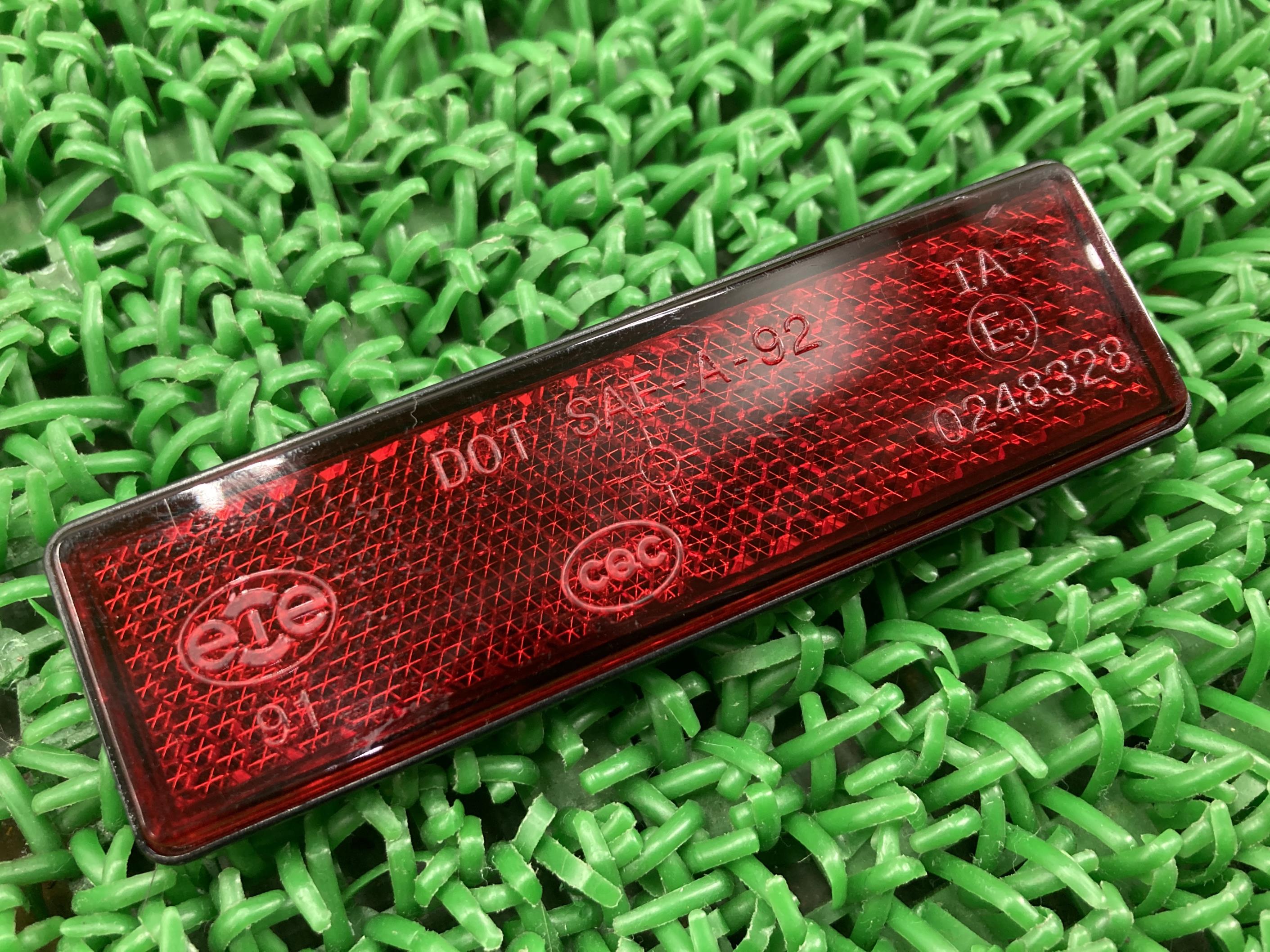 リフレクター ドゥカティ 純正 バイク 部品 反射板 車検に モンスター ムルティストラーダ スクランブラー 車検 Genuine モンスター400 モンスターS4R ムルティストラーダ1000DS モンスター1000 モンスターS2R Xディアベル 【中古】