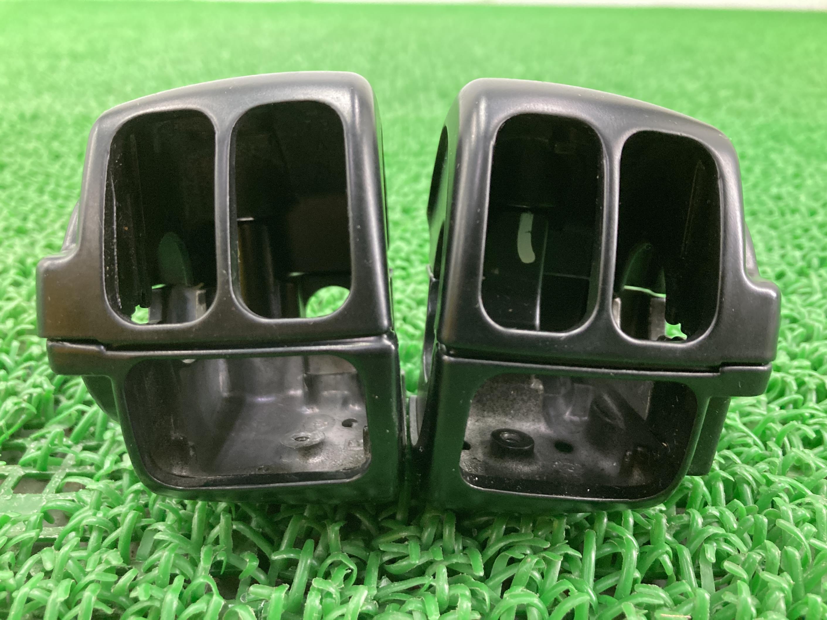 FLSTS1450ハンドルスイッチケース左右ハーレー純正バイク部品スイッチカバースイッチボックス割れ欠け無し車検Genuine【中古】