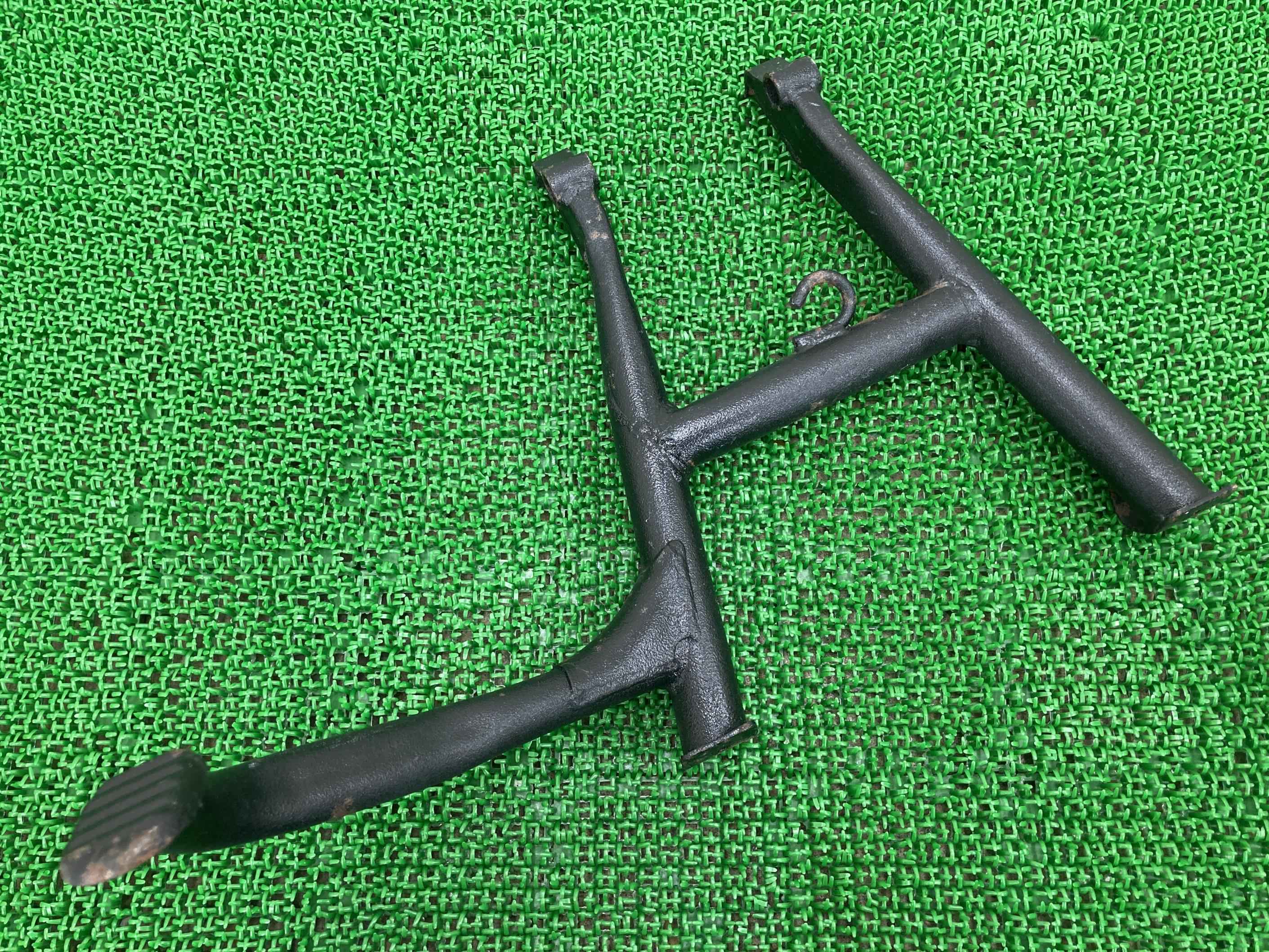 ゼファー1100 センタースタンド カワサキ 純正 バイク 部品 ZRT10A ペイント素材に 曲がり無し 品薄 希少品 車検 Genuine 【中古】 nQ