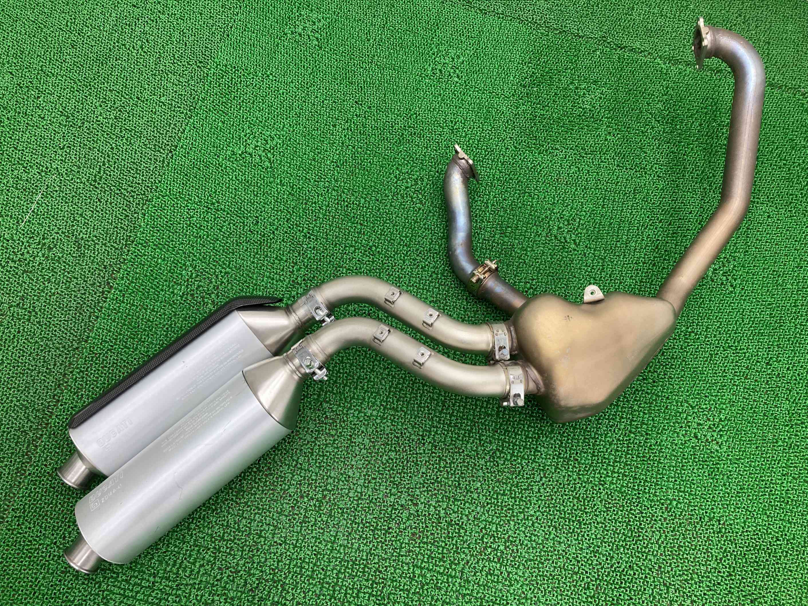 MS4R マフラー 573.1.077.2B/573.1.078.2B ドゥカティ 純正 バイク 部品 573.1.077.2B 573.1.078.2B 03年〜06年 コケキズ無し 品薄 希少品 車検 Genuine 【中古】 Ss