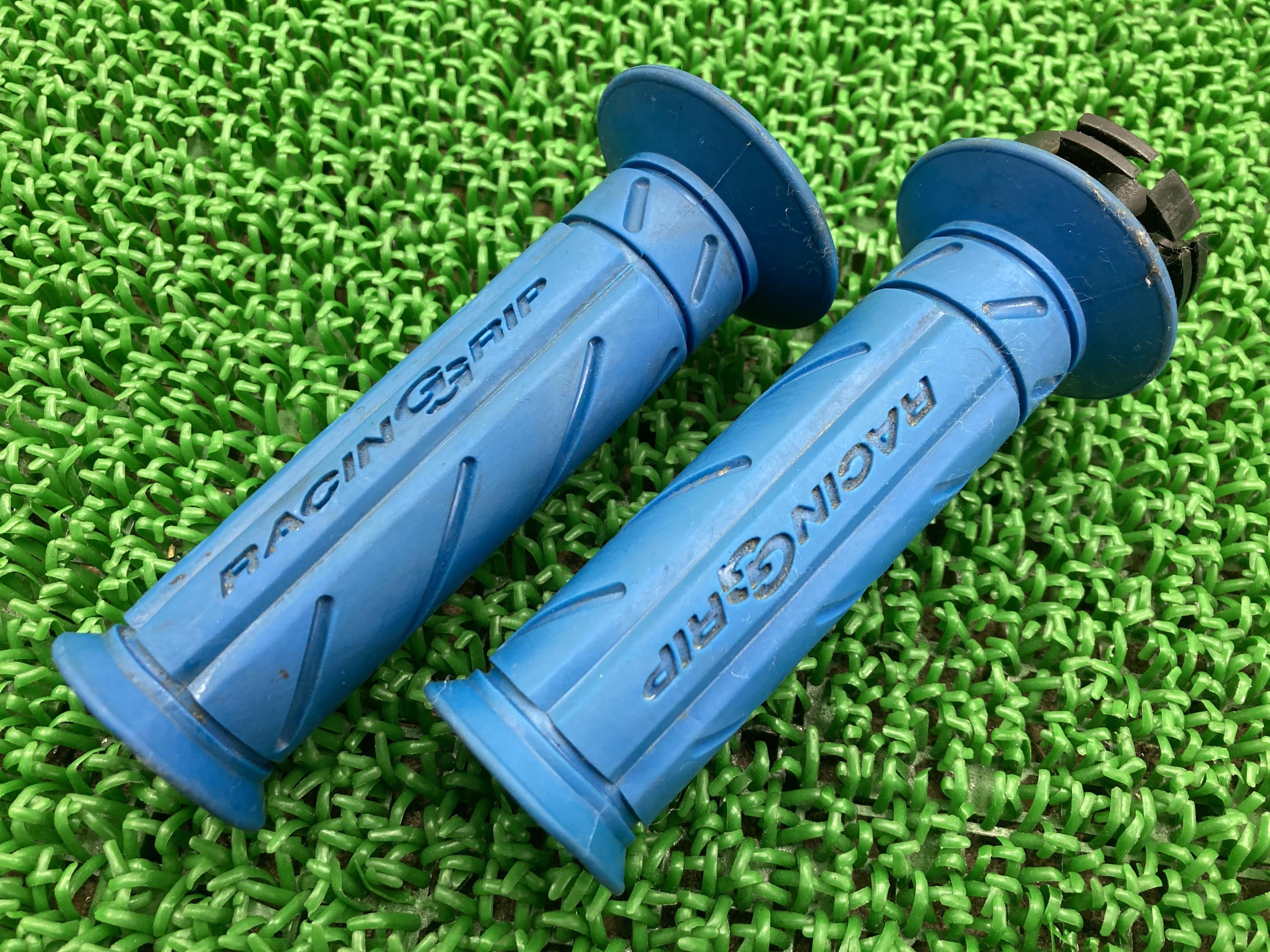 POSH製グロム ハンドルグリップ 左右 社外 バイク 部品 JC61 レーシンググリップ スロットルホルダー 破れ無し 【中古】 Dr