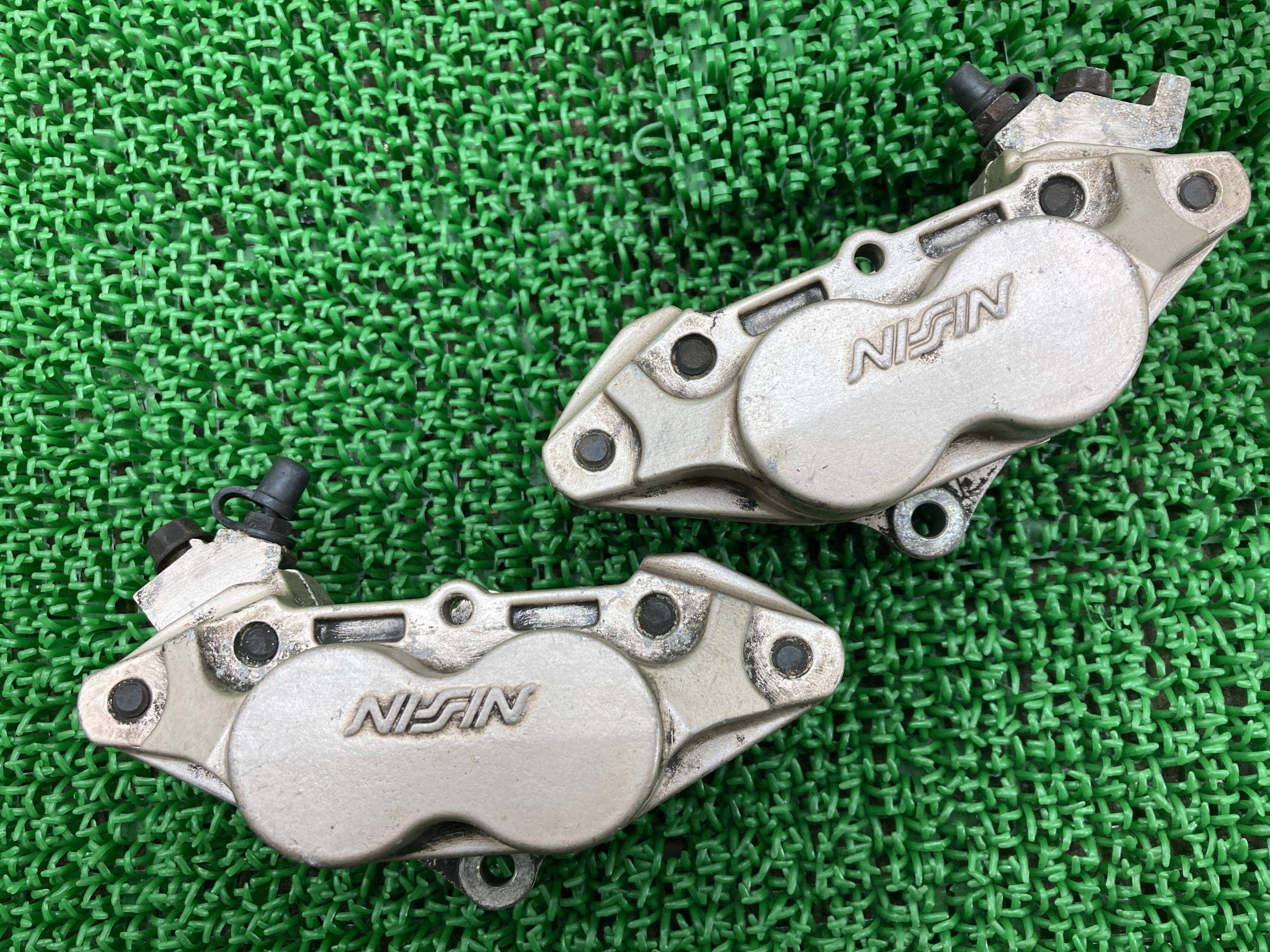 NSR250R フロントブレーキキャリパー 左右 ホンダ 純正 バイク 部品 MC21 割れ欠け無し 品薄 希少品 車検 Genuine 【中古】 oP