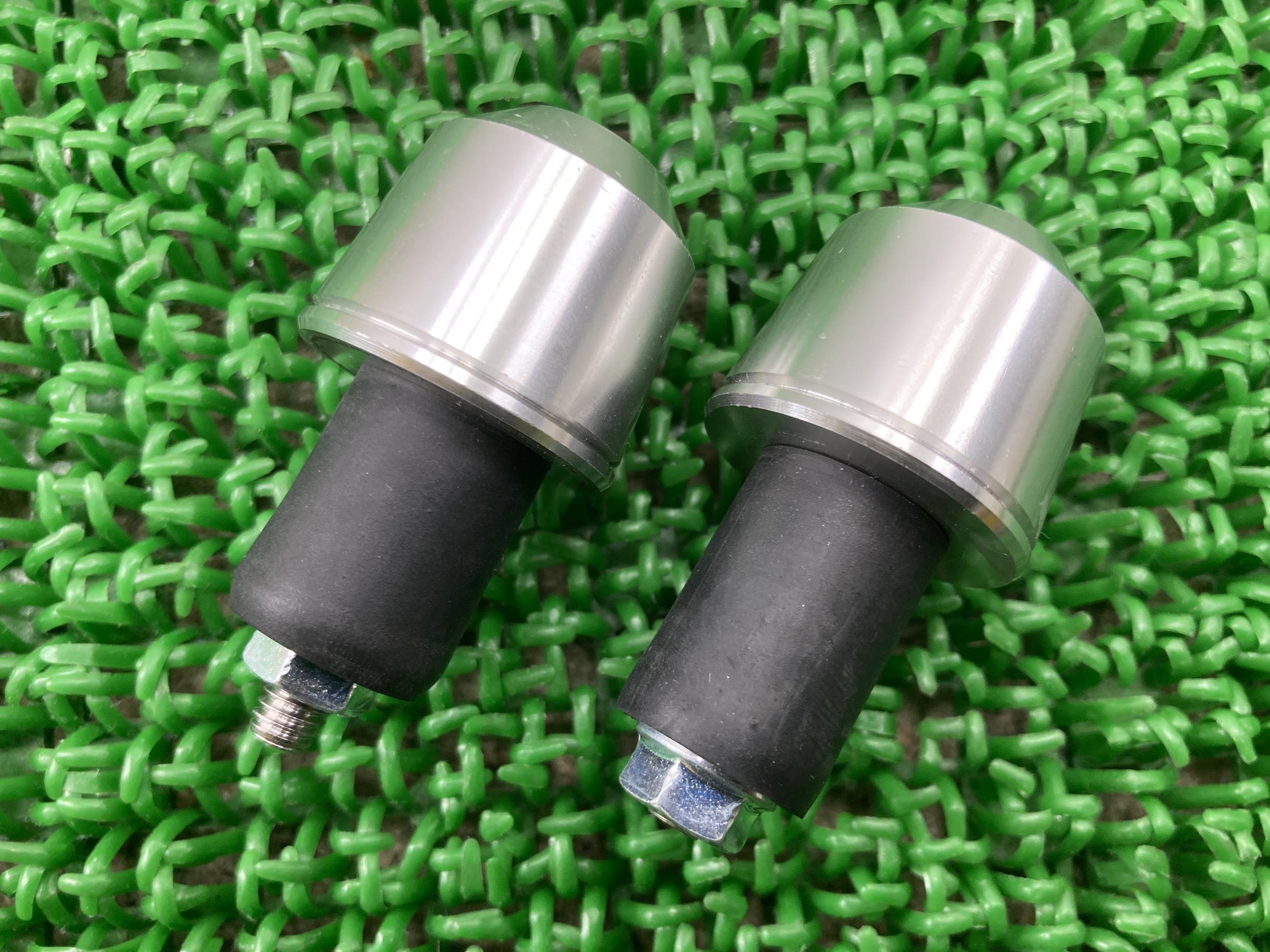 POSH製グロム ハンドルバーエンド 左右 JC75-1102*** 社外 バイク 部品 2020年式外し JC75 ソリッドバーエンド グリップエンド 綺麗 ...