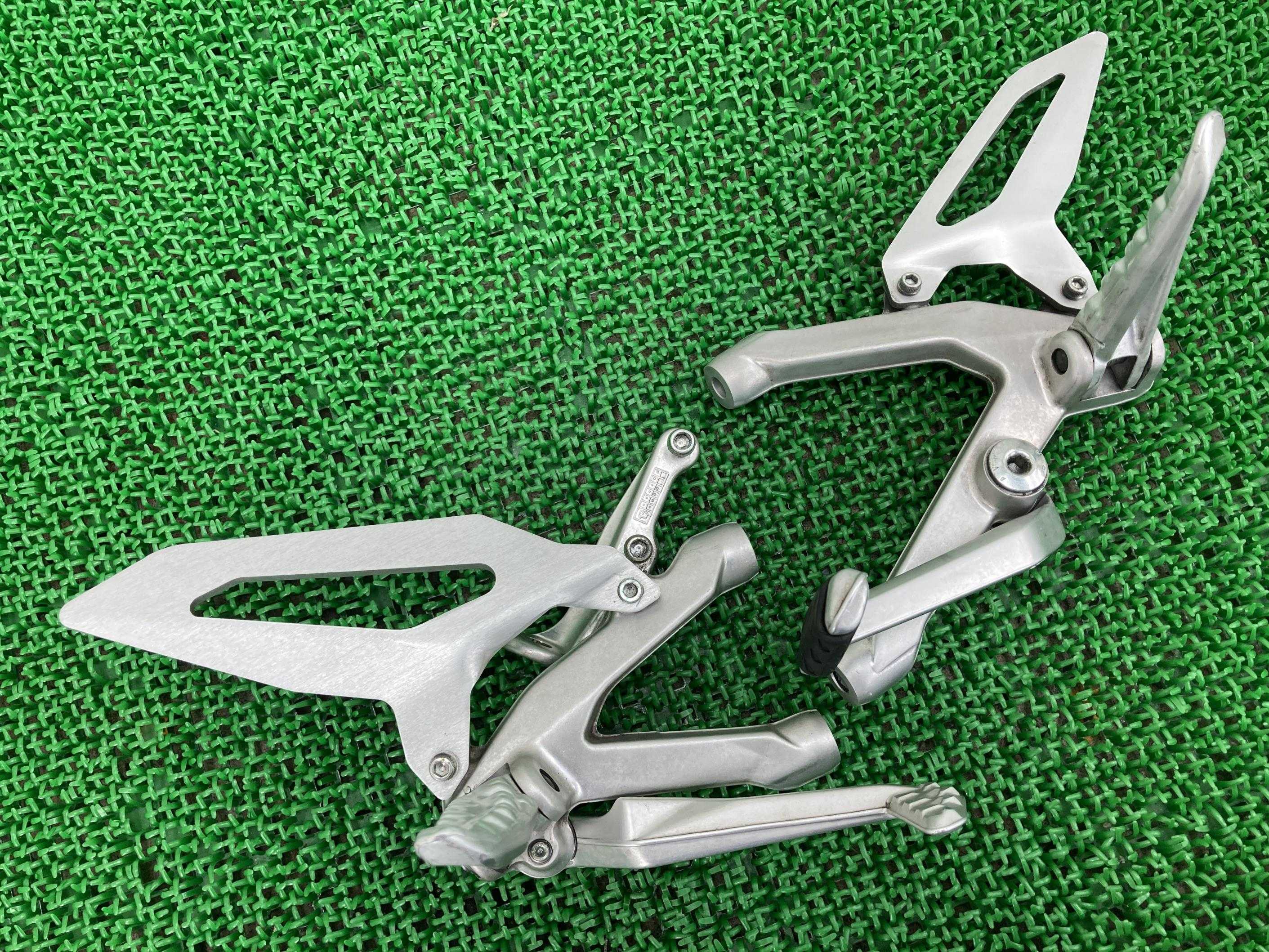 899パニガーレ ステップ 左右 824.3.186.1A/824.3.187.1A ZDMH805JADB016*** ドゥカティ 純正 バイク 部品 201...