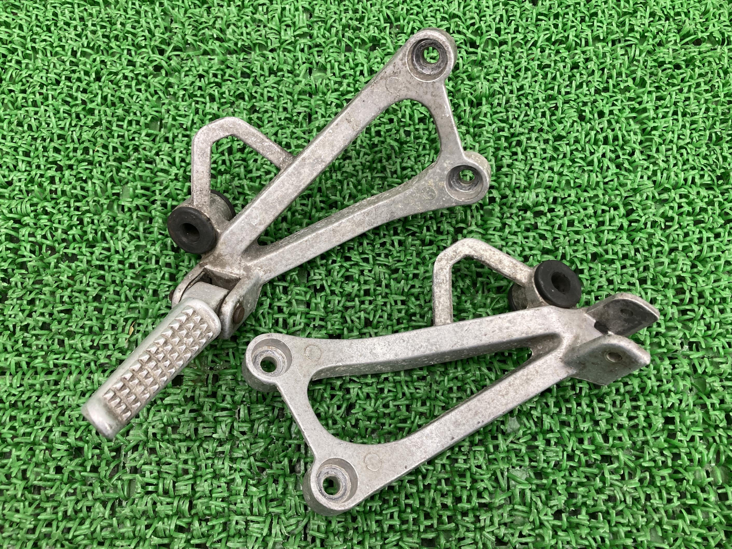 NSR250RSP ステップホルダー 左右 ホンダ 純正 バイク 部品 MC28 KV3-P 割れ欠け無し 曲がり無し 修復素材に 車検 Genuine 【中古...