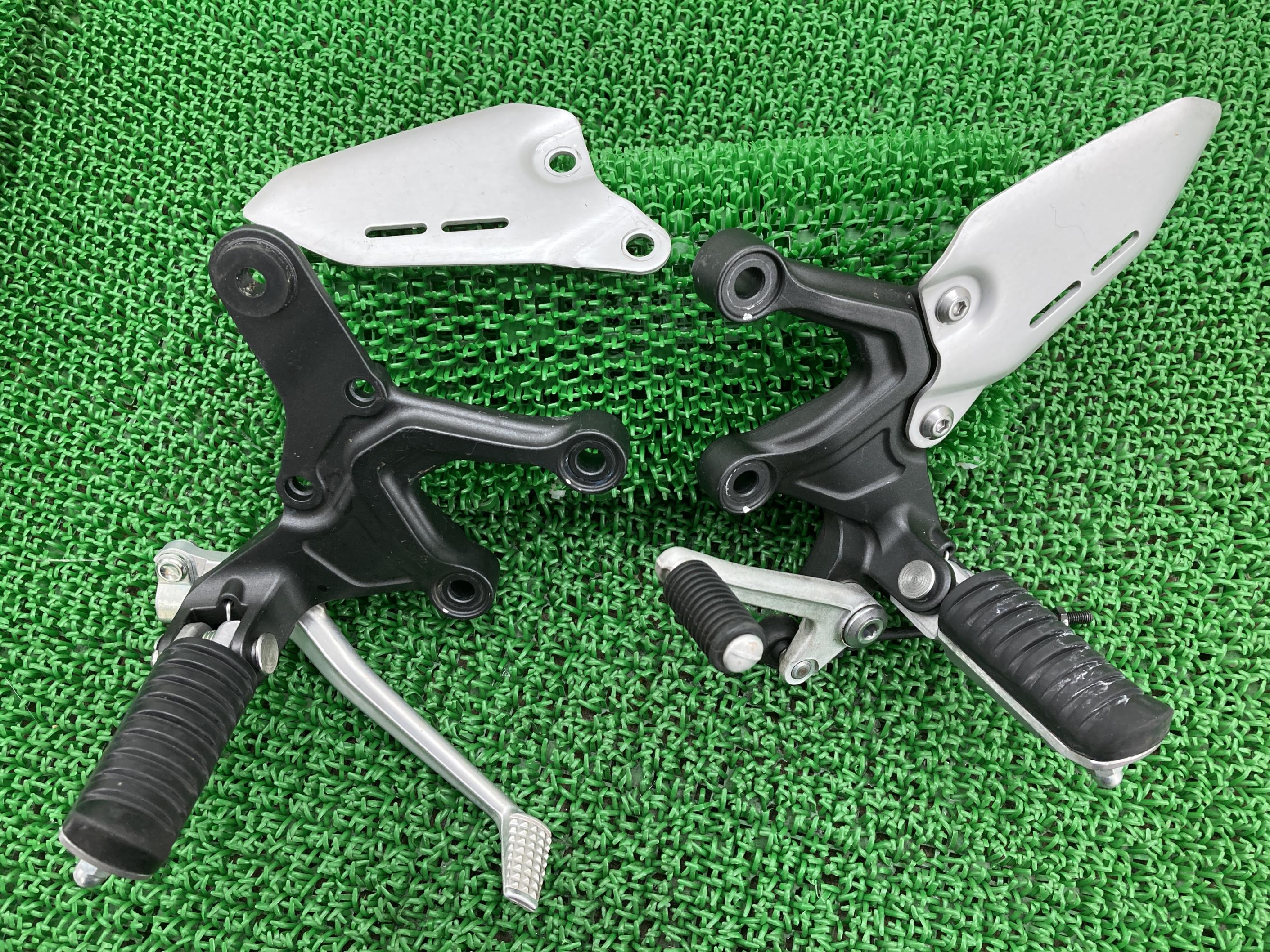 Z900RS ステップ 左右 カワサキ 純正 バイク 部品 ZR900C 1391 1392 ブレーキペダル シフトペダル 曲がり無し 車検 Genuine 【...