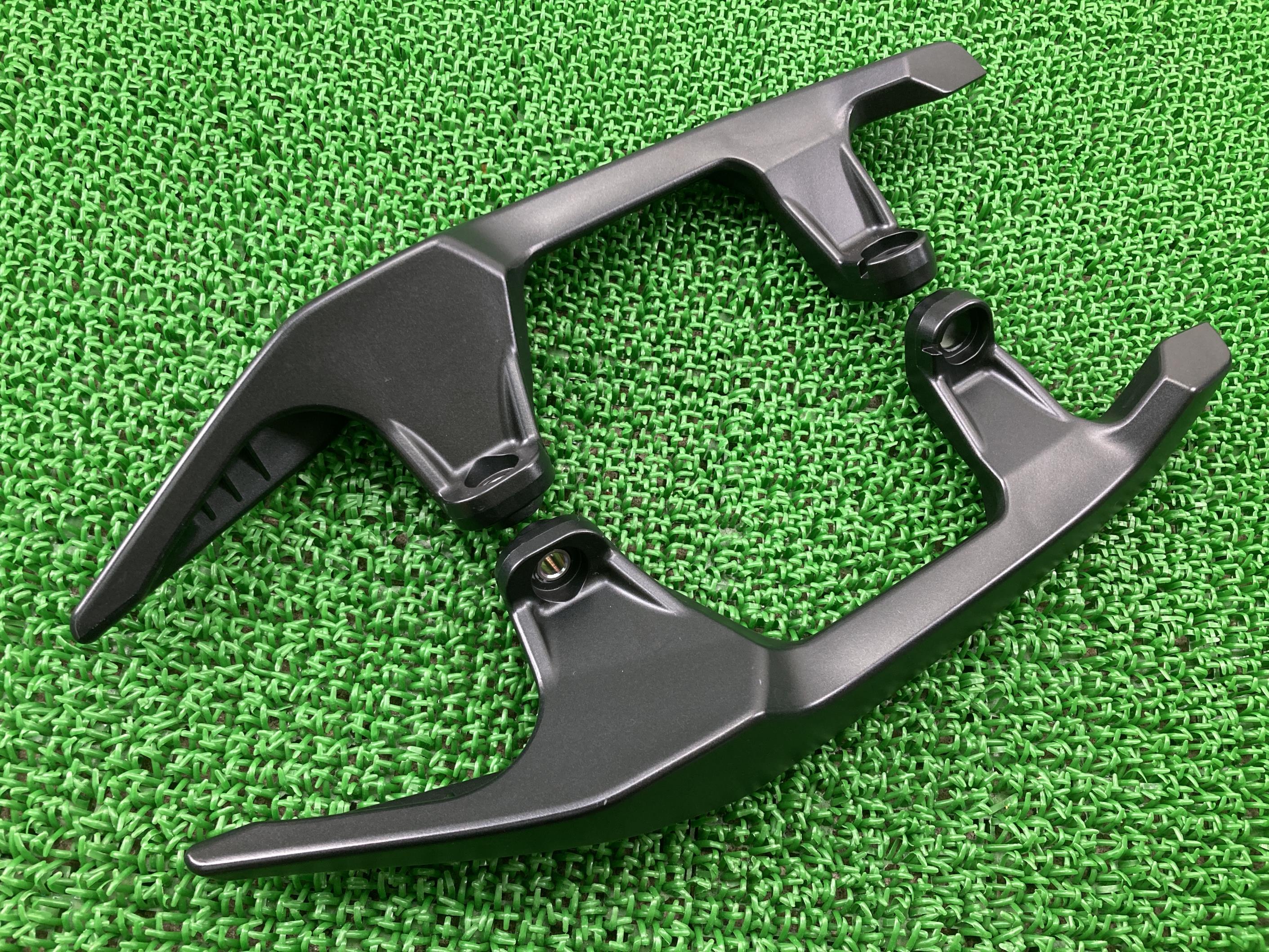 ADV150 グラブバー 左右 黒 KF38-1001*** ホンダ 純正 バイク 部品 2020年式外し KF38 タンデムバー アシストグリップ 綺麗 車検 Genuine 【中古】 88(2)