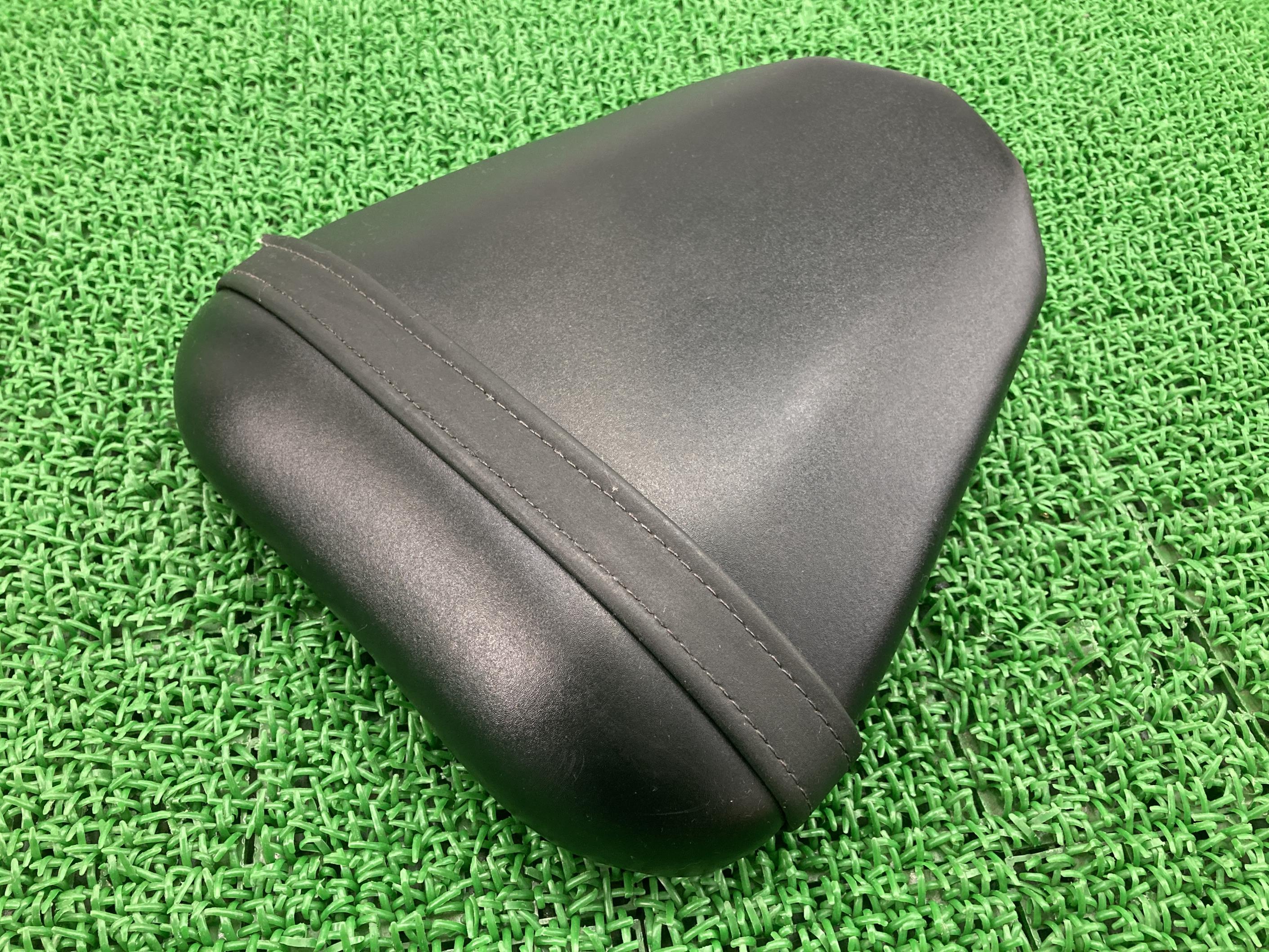 YZF-R6 タンデムシート ヤマハ 純正 バイク 部品 RJ15 張替えベースに ノーマルシート 車検 Genuine 【中古】 89