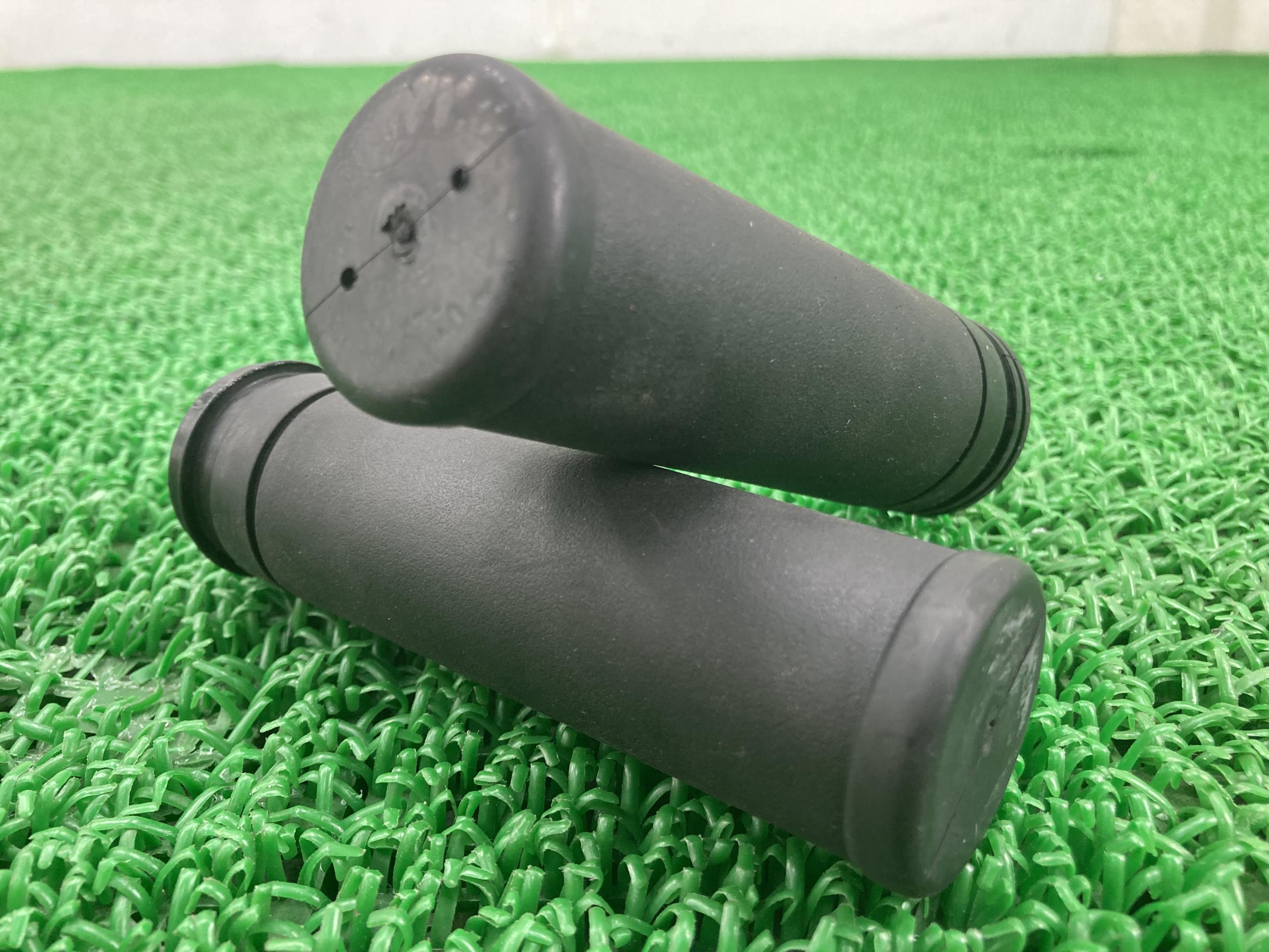 ハンドルグリップ 左右 ハーレー 純正 バイク 部品 ソフテイル ツーリング スロットル・バイ・ワイヤー 電子制御スロットル車用 車検 Genuine 【中古】