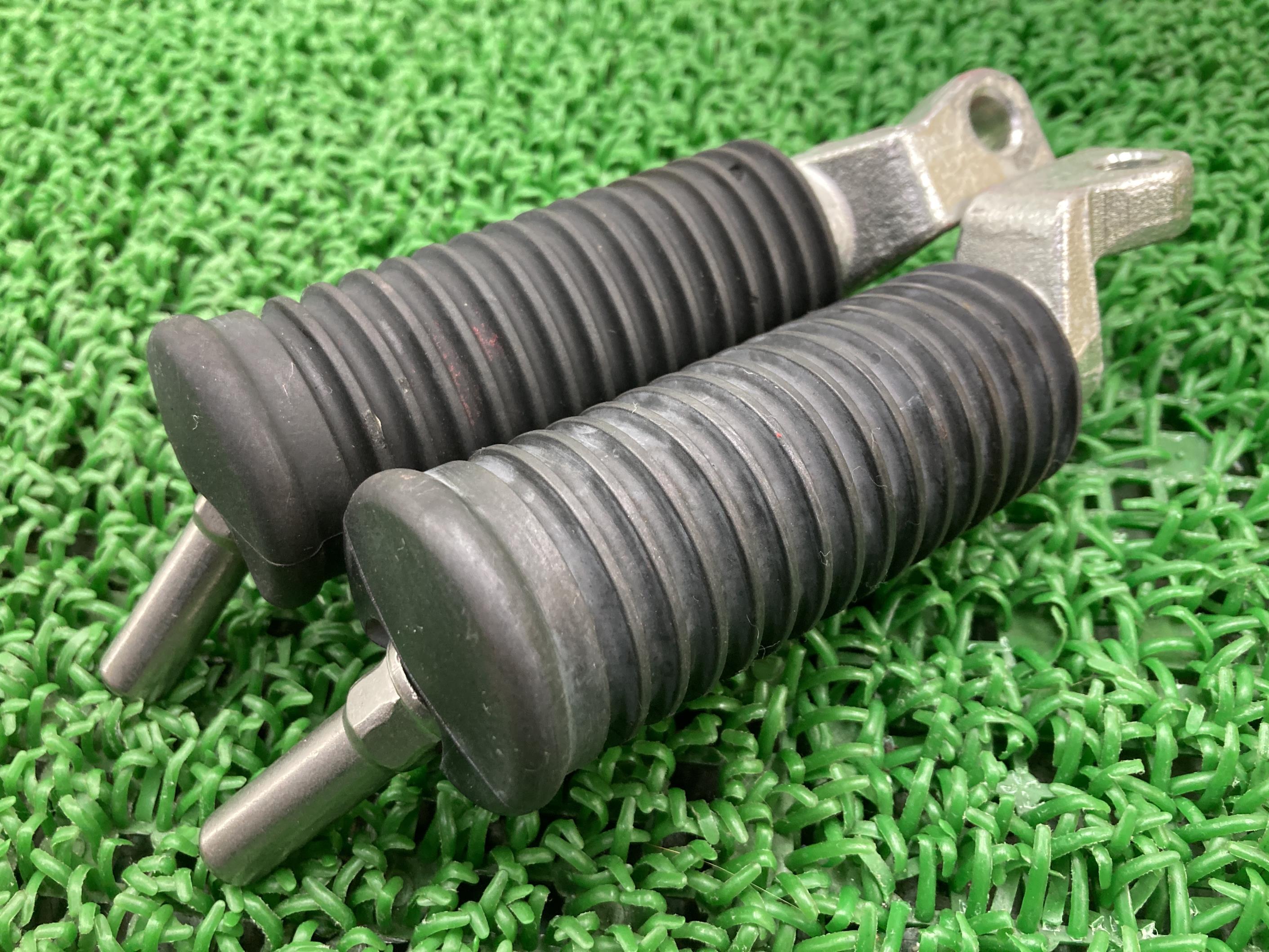 ステップペグ左右ハーレー純正バイク部品FXSBブレイクアウトスポーツスターXL883XL120048車検Genuine【中古】