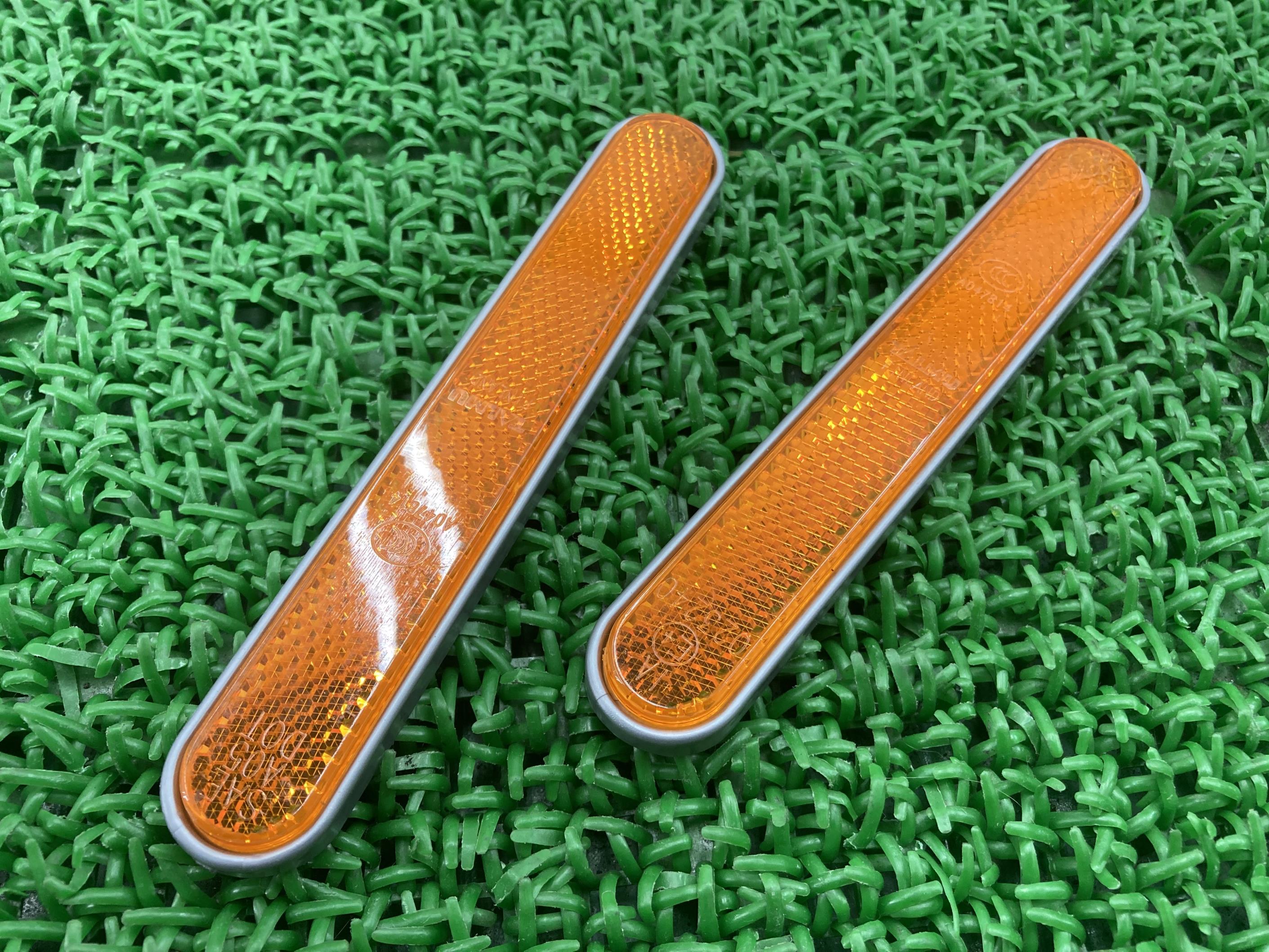 FLSTN1580 フロントフォークリフレクター 左右 5HD1JD5E4AB030*** ハーレー 純正 バイク 部品 2010年式外し 5HD1JD5E4AB030* FLST FLSTC FLSTF FLSTFB 車検 Genuine 【中古】 85